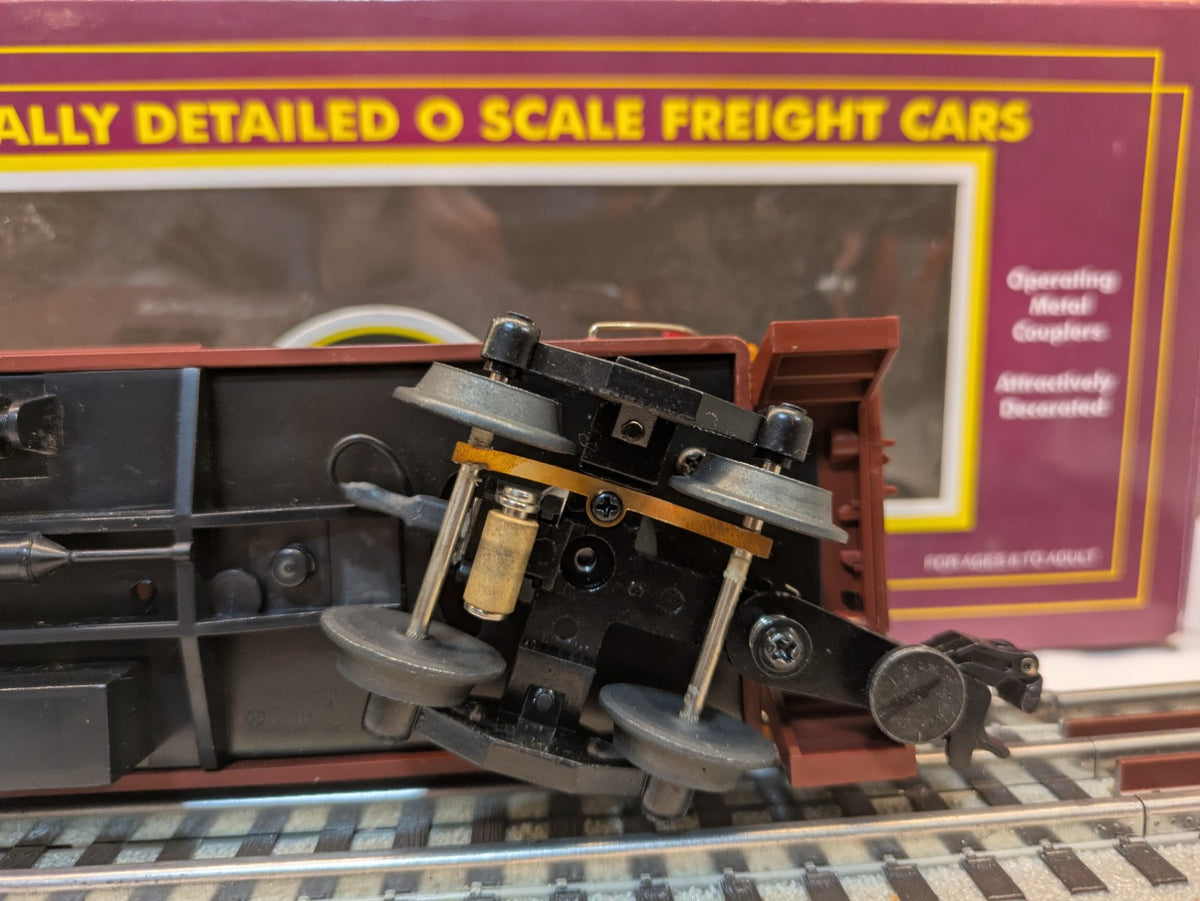 MTH 20-91008 Southern Pacific caboose underside close-up of sprung metal truck and coupler