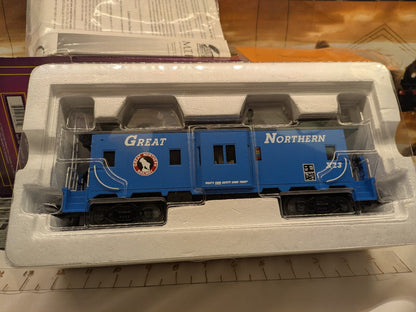 MTH 20-91073 Great Northern X23 blue bay-window caboose in molded packaging