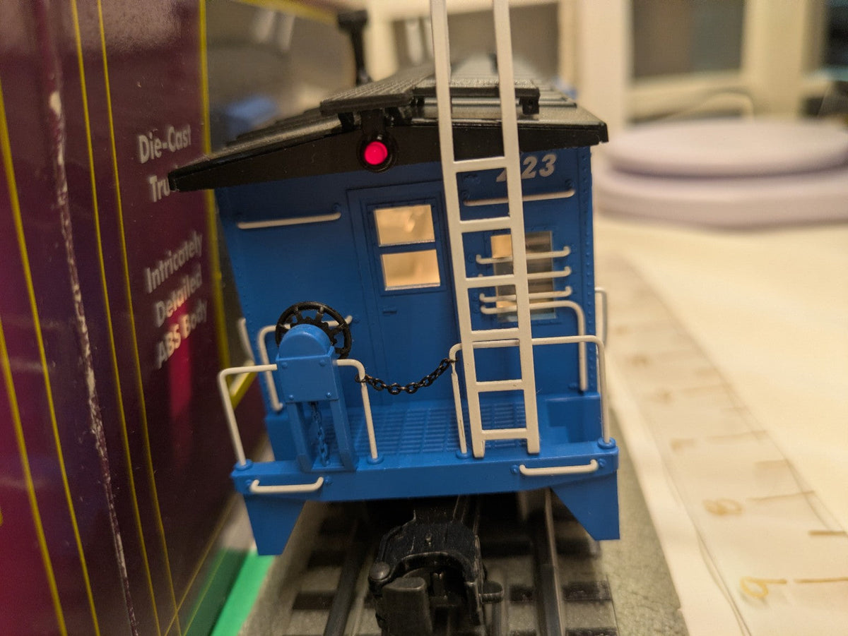 MTH 20-91073 Great Northern X23 blue caboose end with red marker light and coupler