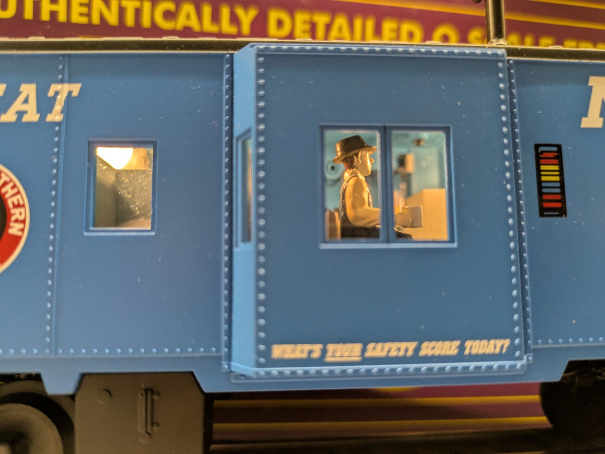 MTH 20-91073 Great Northern X23 caboose illuminated interior with crew figure