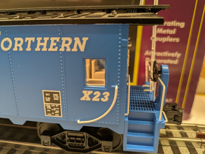 MTH 20-91073 Great Northern blue caboose X23 side lettering and bay-window detail