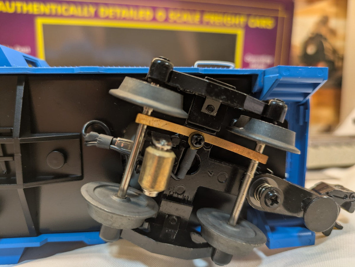 MTH 20-91073 Great Northern X23 caboose second truck and pickup roller detail