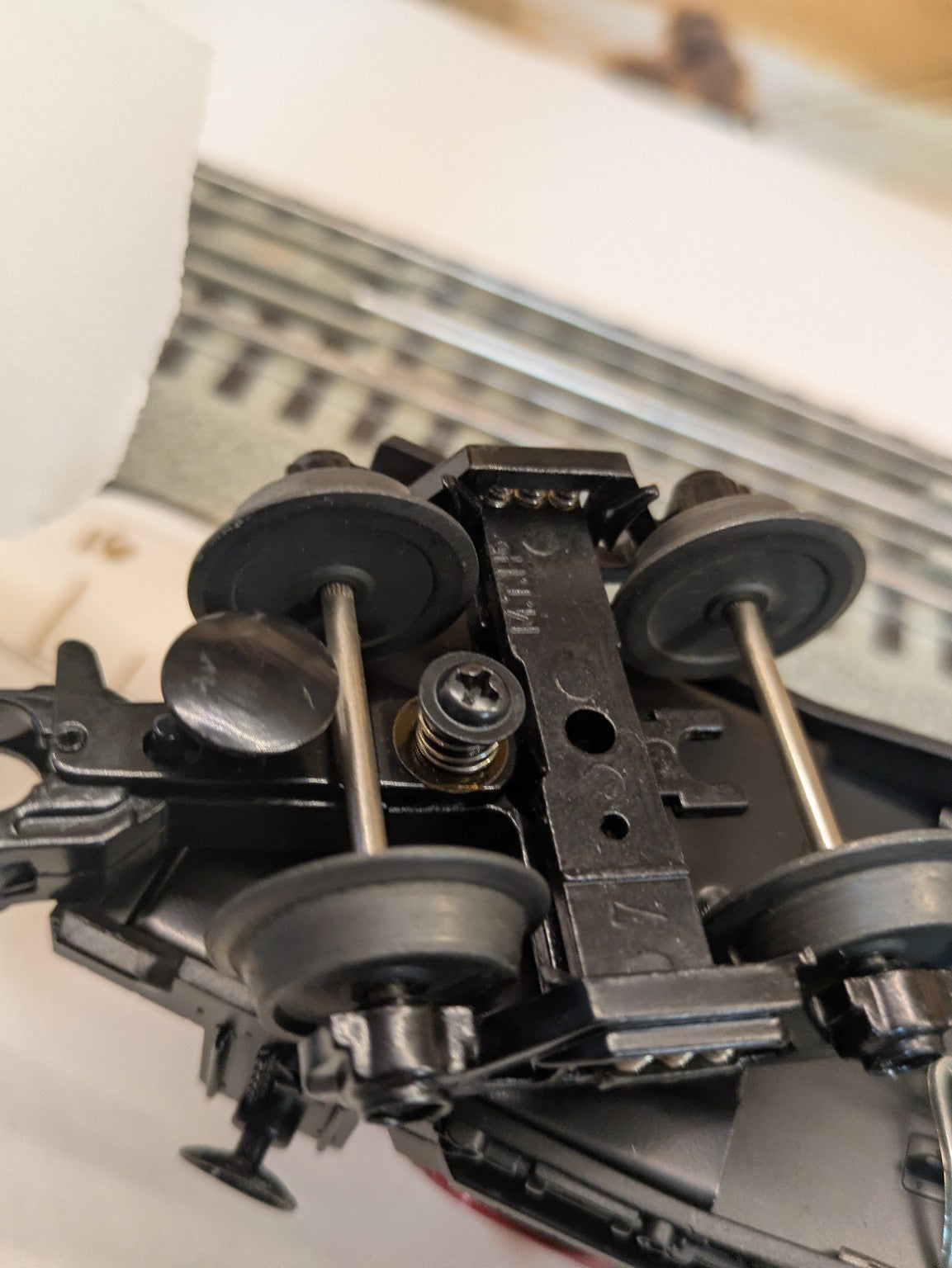 MTH 30-76039 underside truck and coupler mechanical detail
