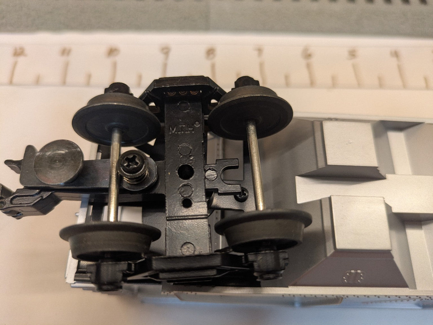 MTH 33-7503 Union Pacific covered hopper die-cast truck and operating coupler underside detail