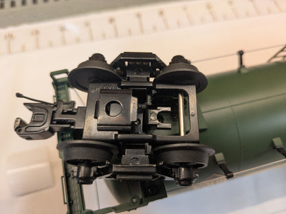 MTH Reading Tank Car 20-96141 undercarriage and coupler