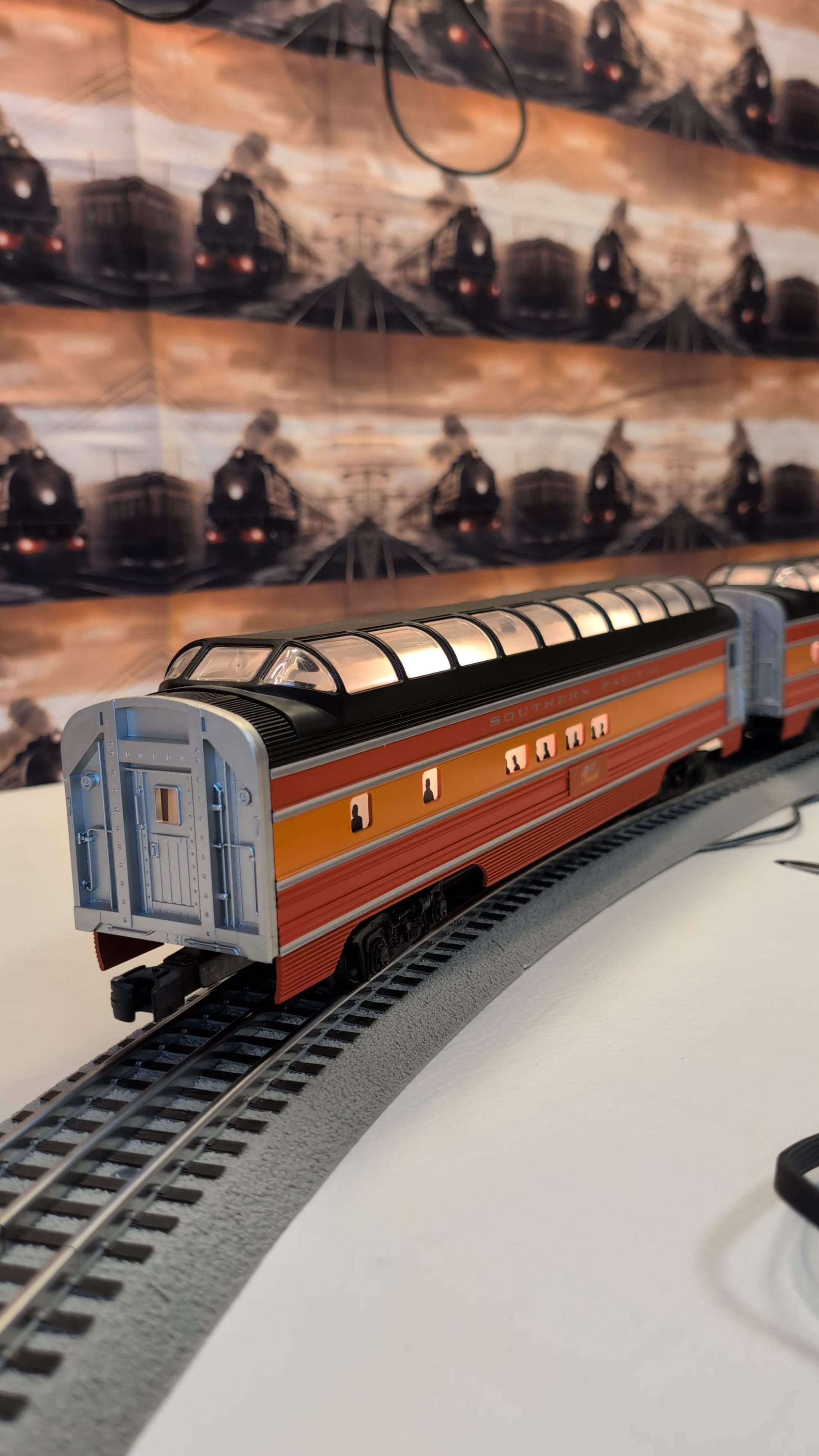 Lionel Southern Pacific Daylight Vista Dome Car 6-19107