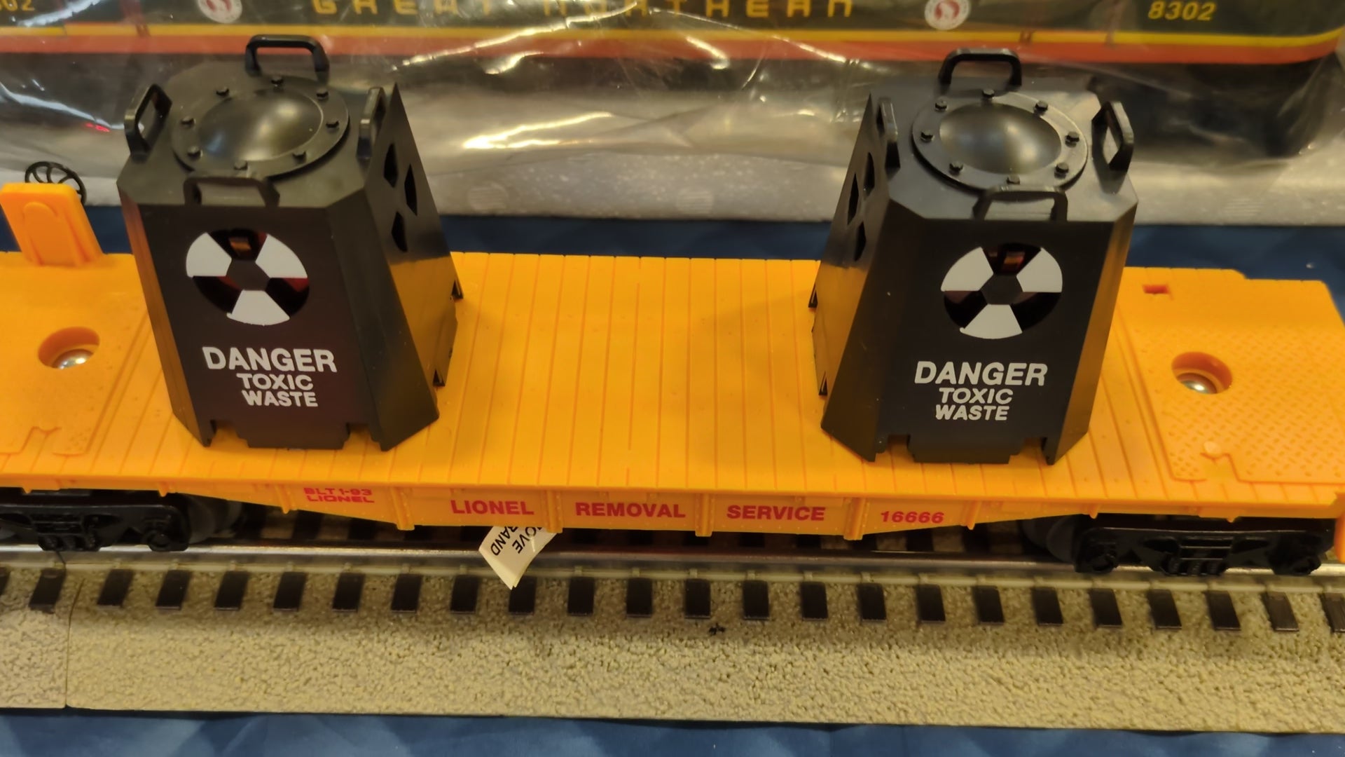 Lionel Lines Tank Car 6-16666