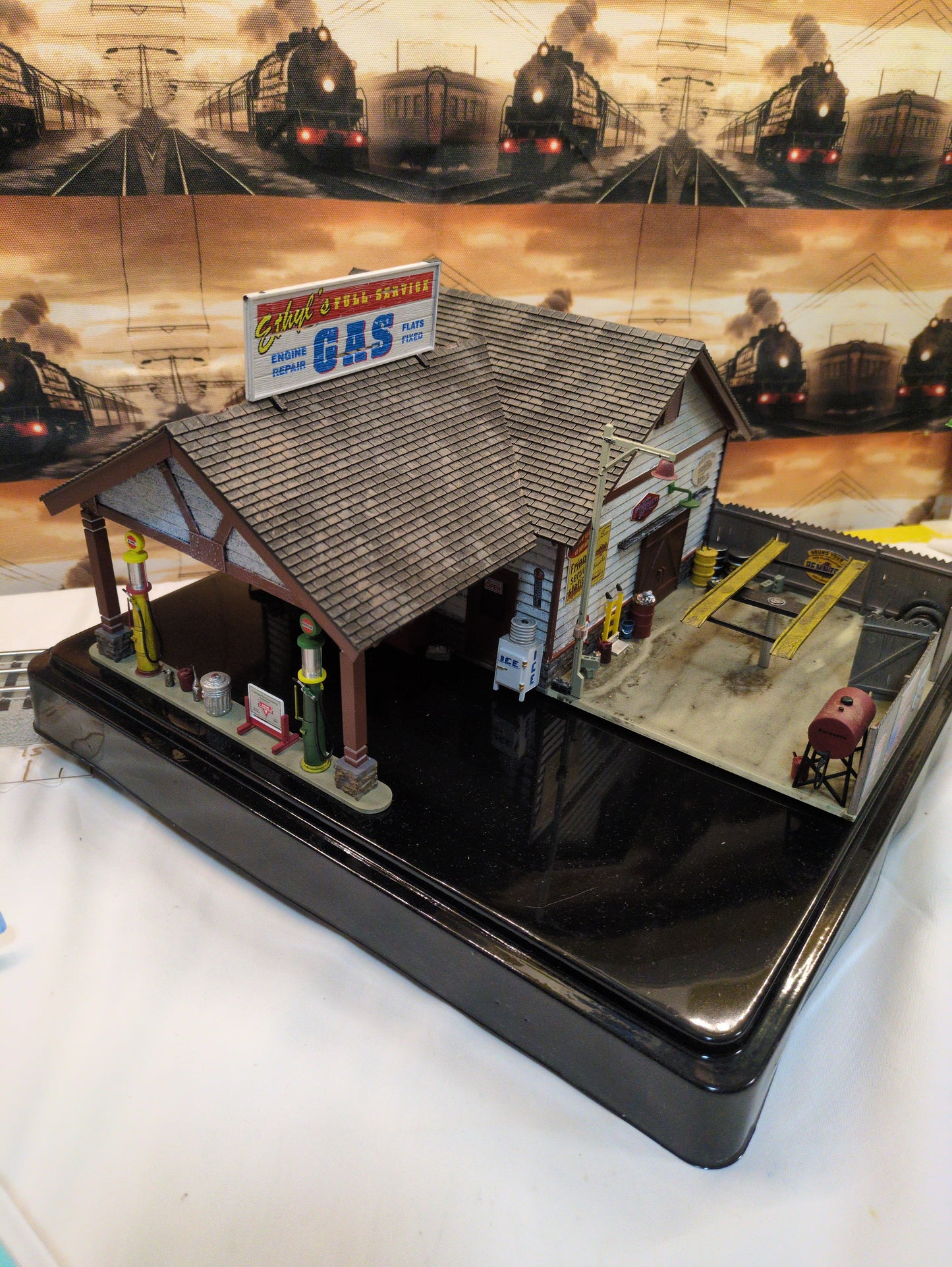 Woodland Scenics Ethyl’s Gas & Service BR5849
