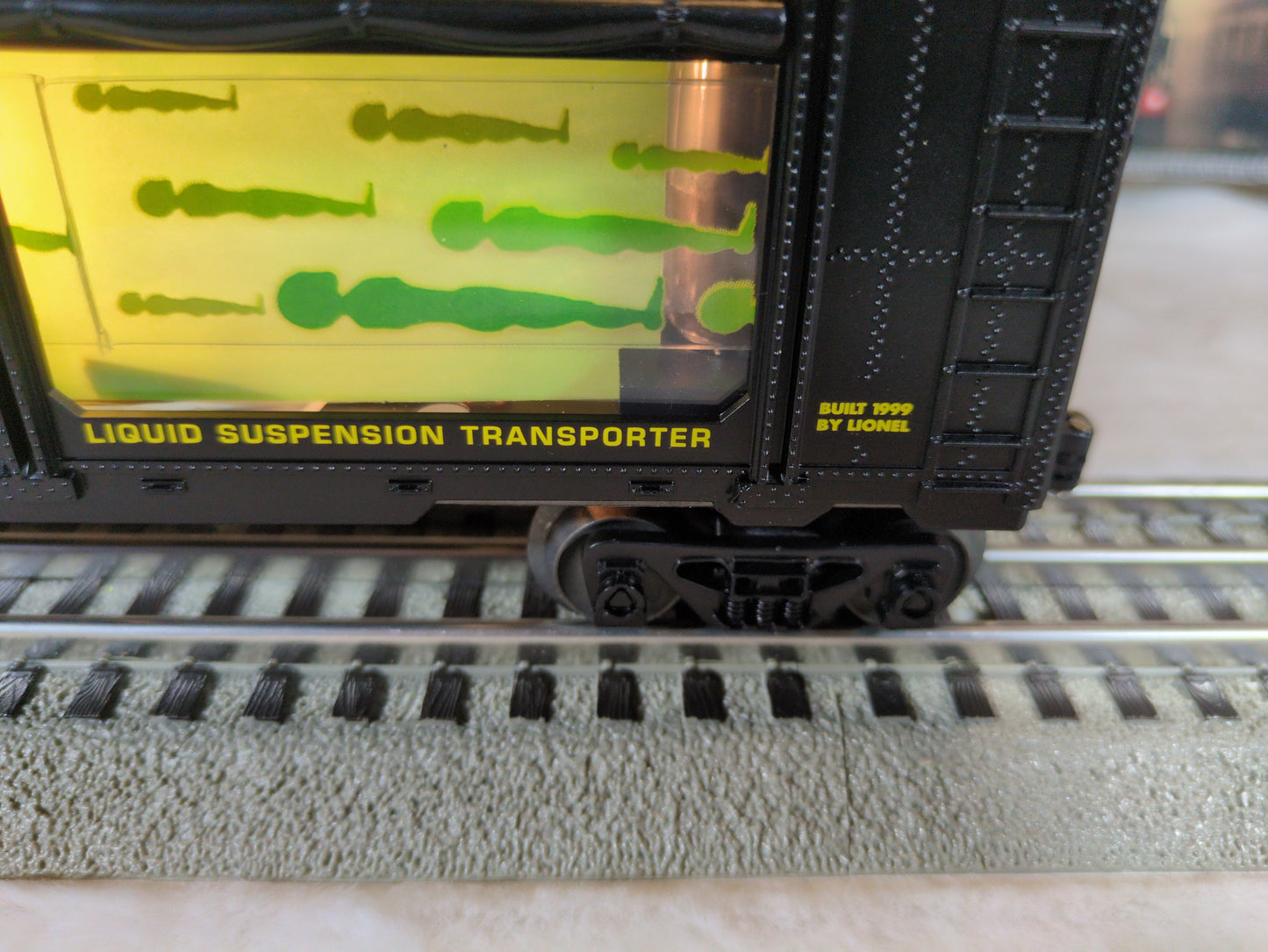 LIONEL ALIEN TRANSPORT LIGHTED AQUARIUM TRAIN CAR 6-19869 O GAUGE 1999