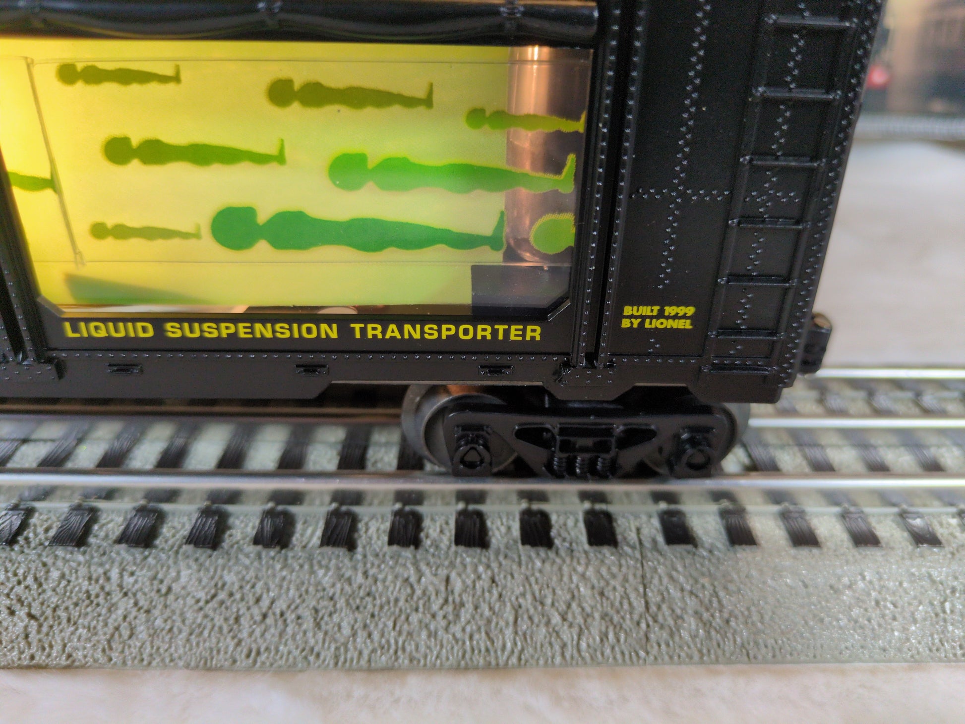 LIONEL ALIEN TRANSPORT LIGHTED AQUARIUM TRAIN CAR 6-19869 O GAUGE 1999