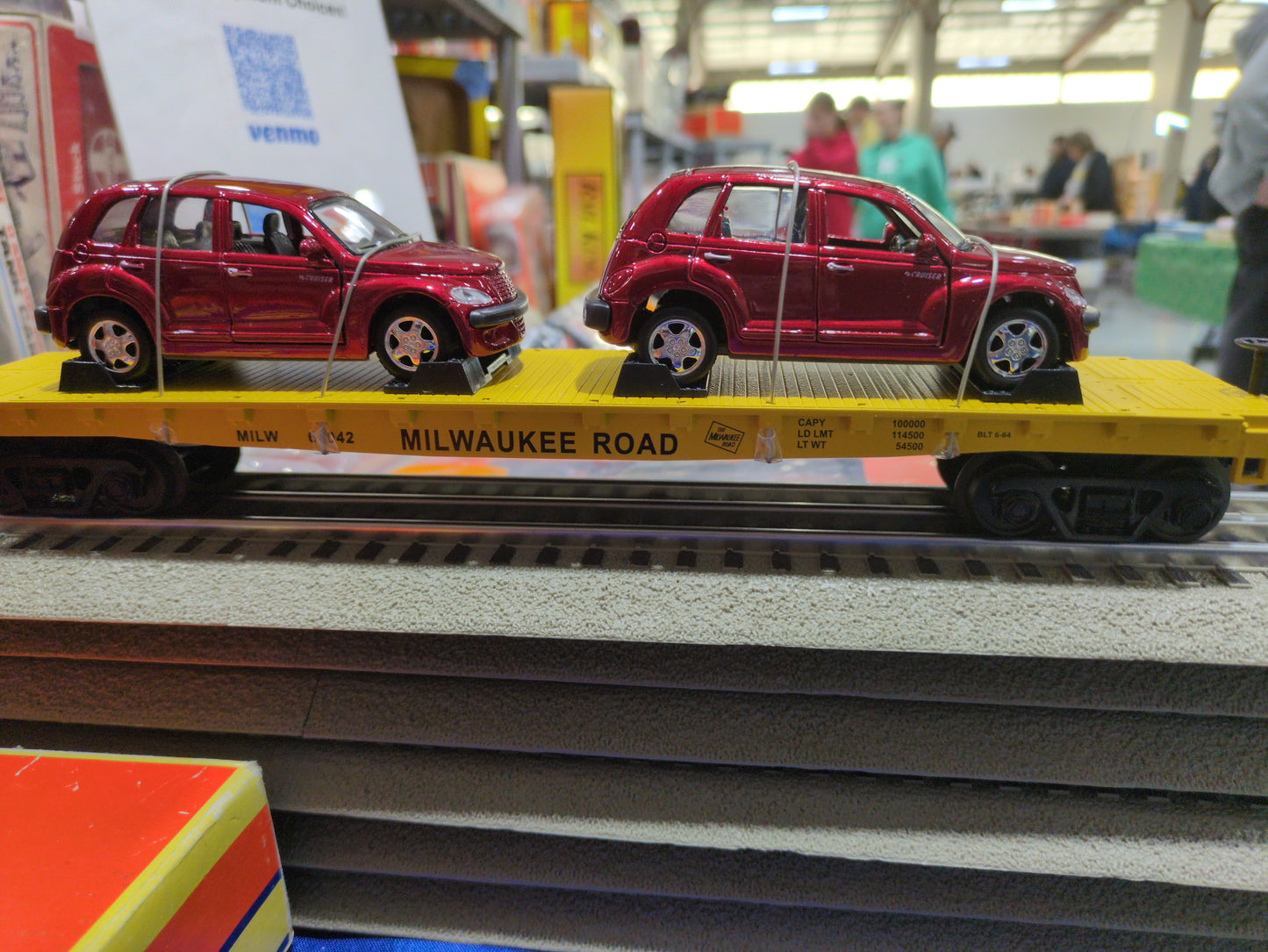 MTH RailKing Milwaukee Road Flatcar with PT Cruisers 30-76351