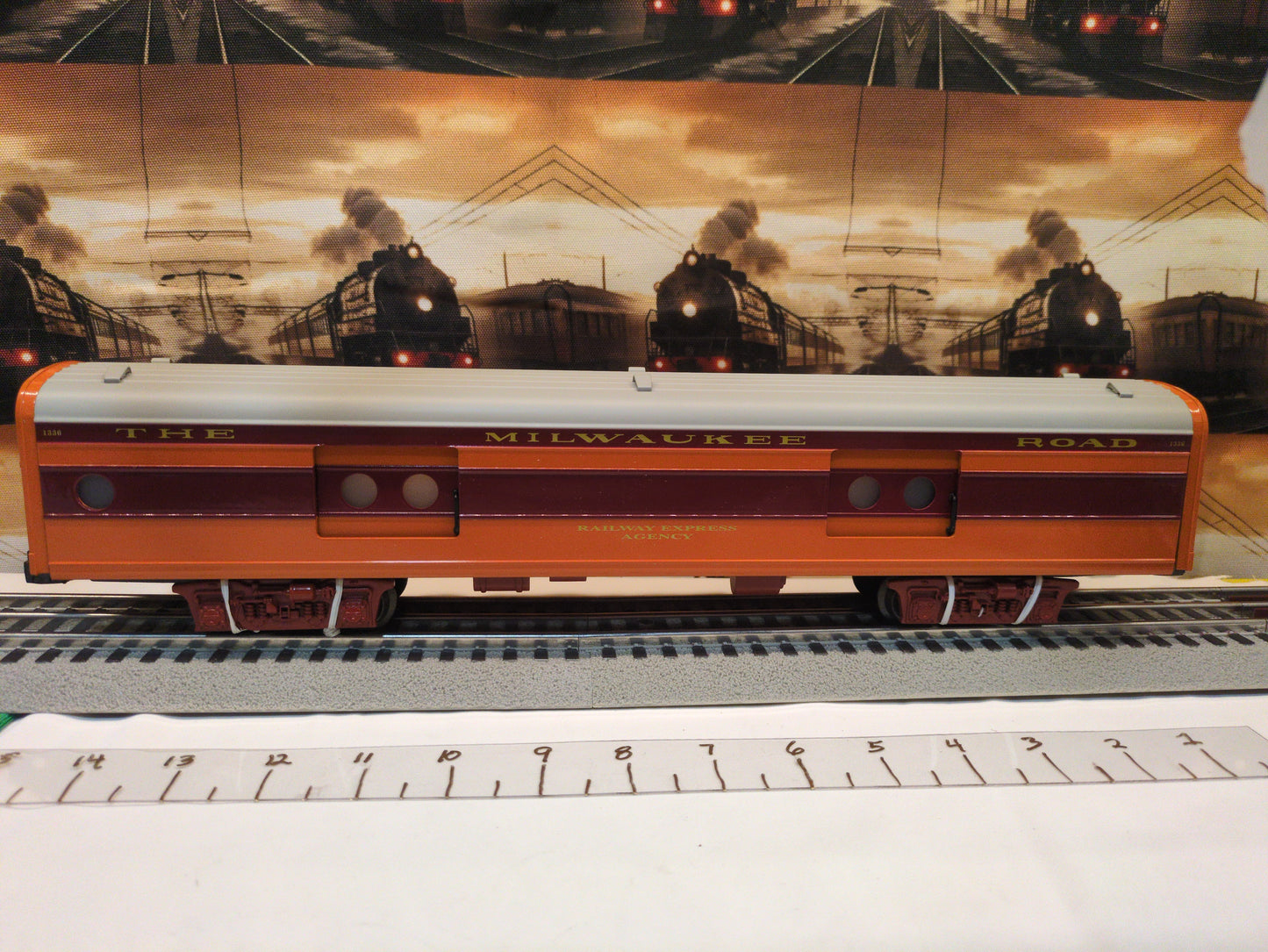 Lionel Milwaukee Road Hiawatha Skytop 15" Aluminum Passenger Car Set 6-19184 FREE SHIPPING!