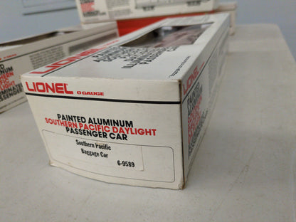 Lionel Southern Pacific Daylight Baggage Car 6-9589