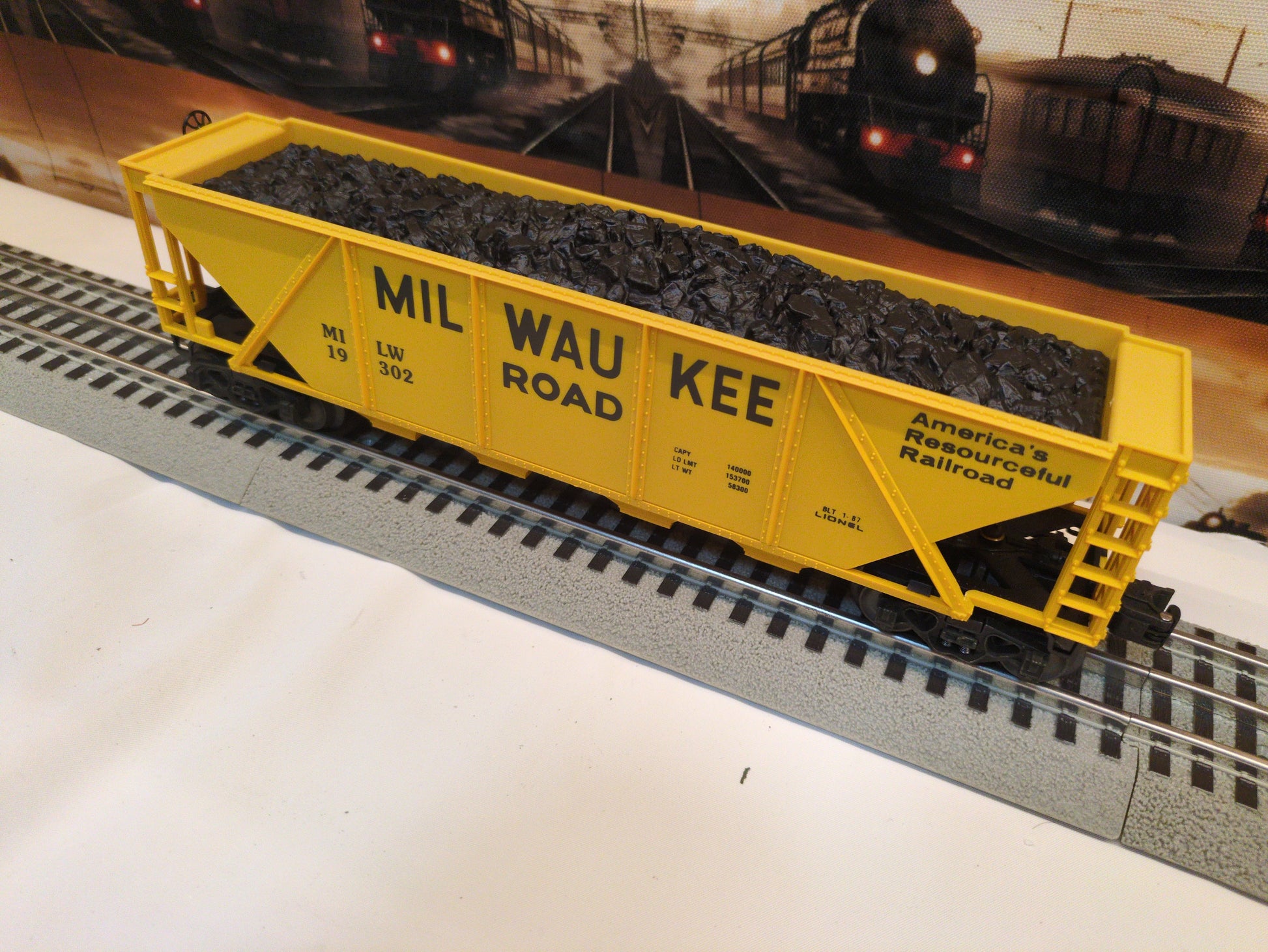 Lionel 6-19302 Milwaukee Road Hopper Car  NOS