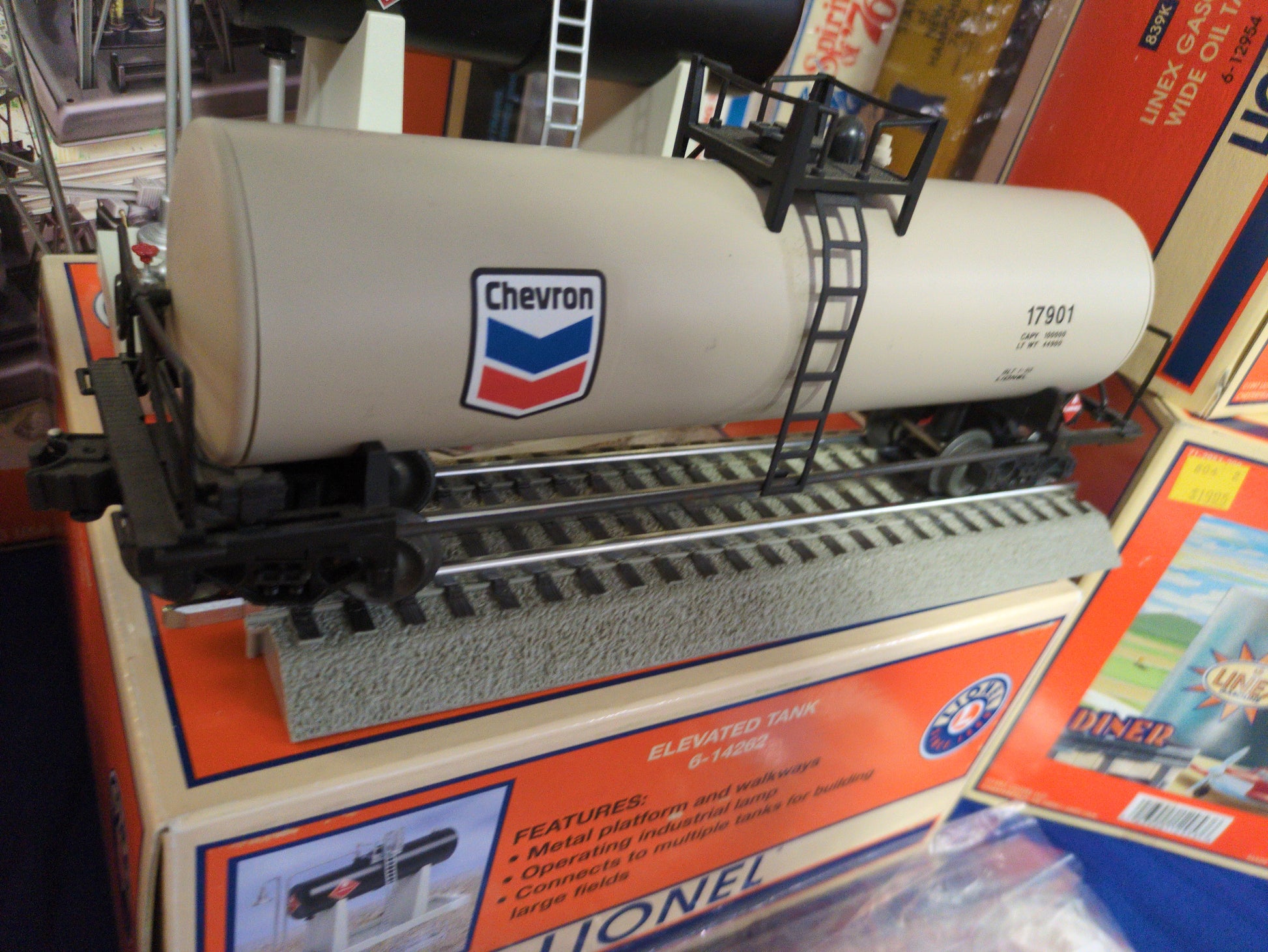 Lionel 6-17901 Chevron Tank Car 