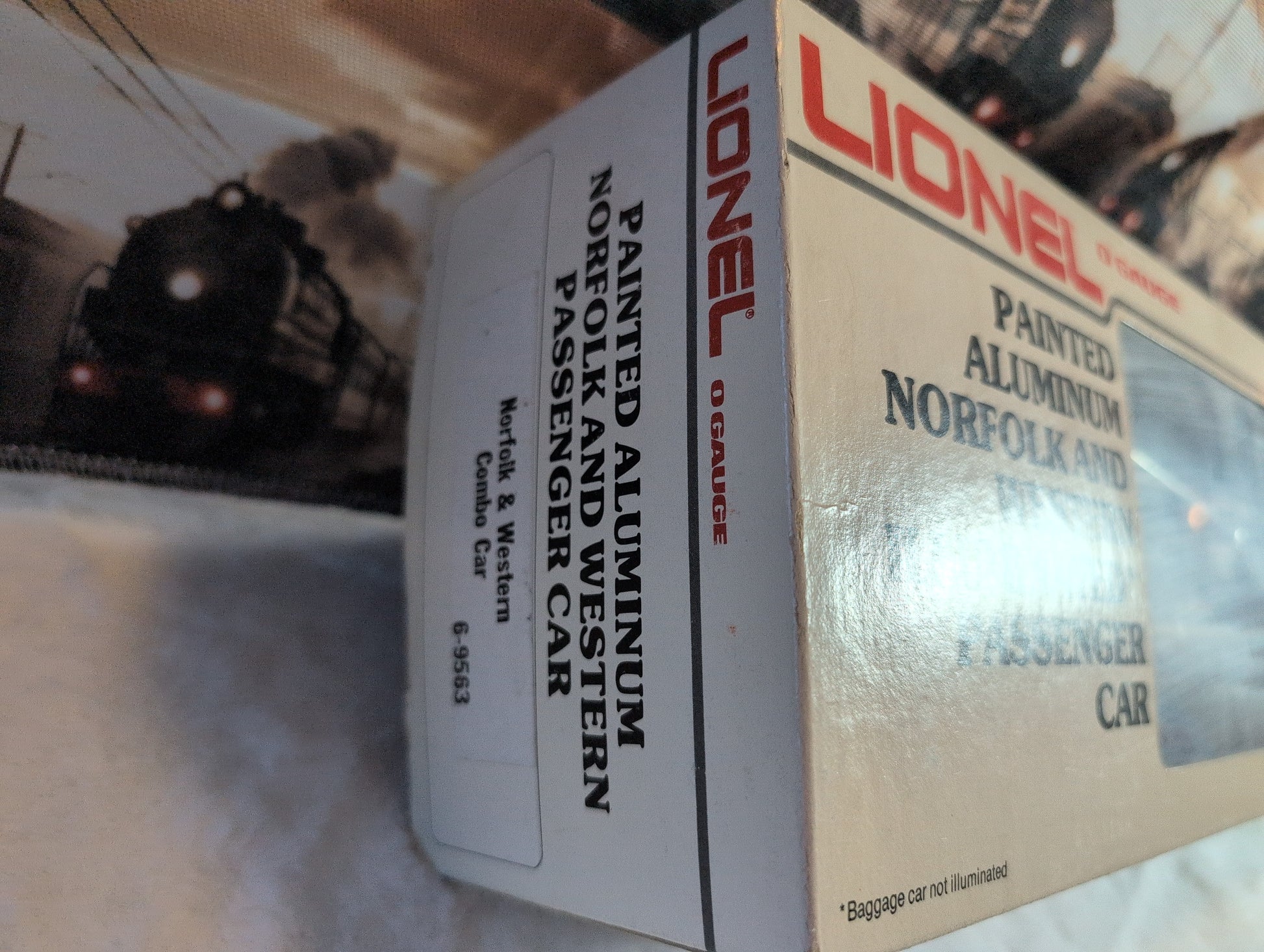 Lionel Norfolk & Western Passenger Car 6-9563