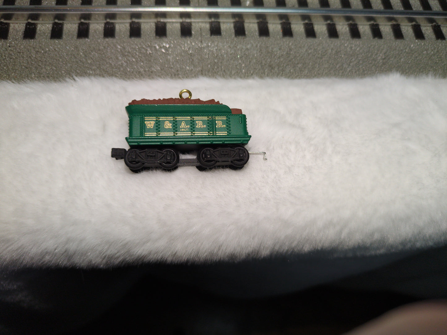 Hallmark Ornament · The Tender, Lionel General Steam (2000)