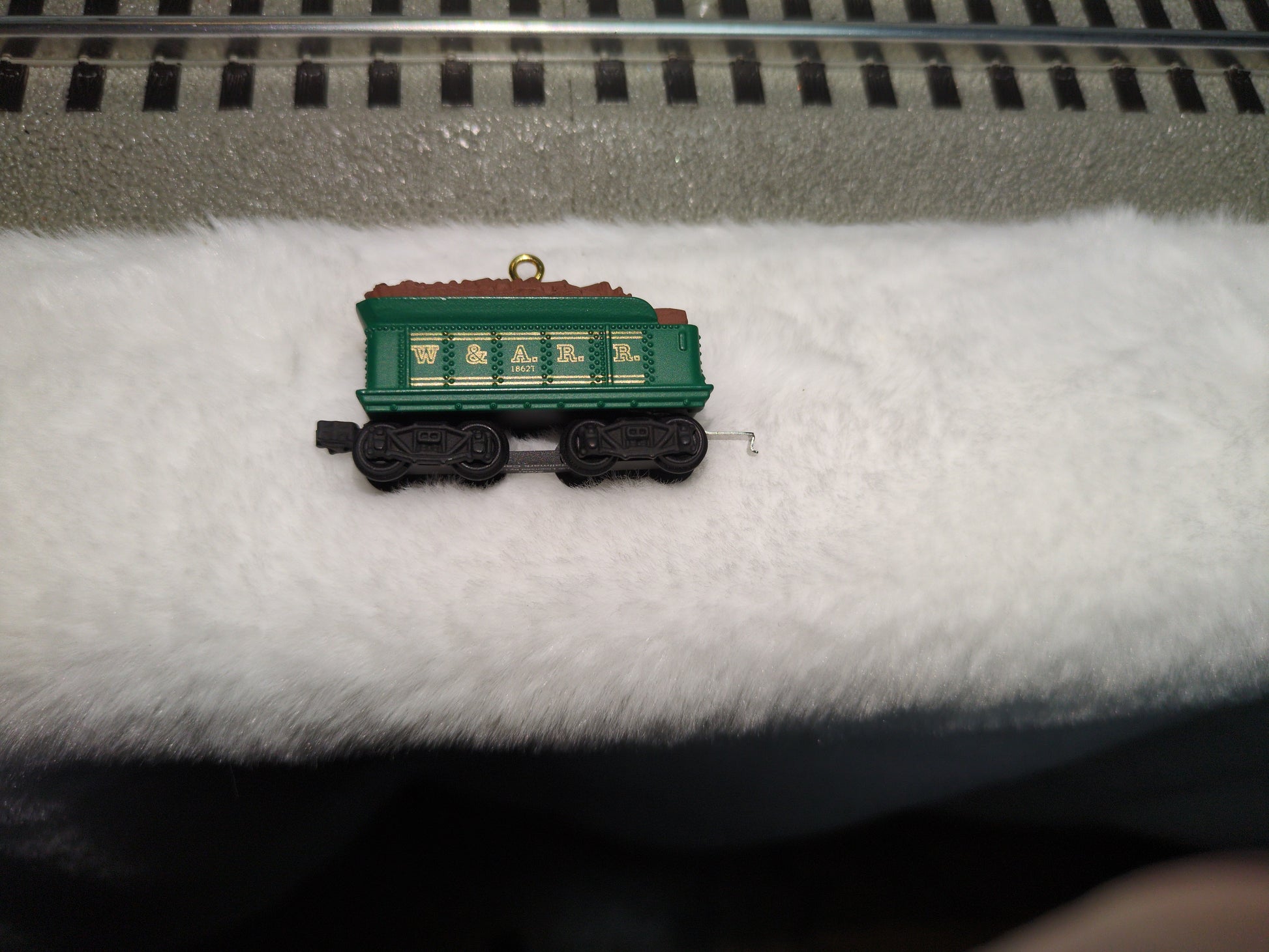 Hallmark Ornament · The Tender, Lionel General Steam (2000)