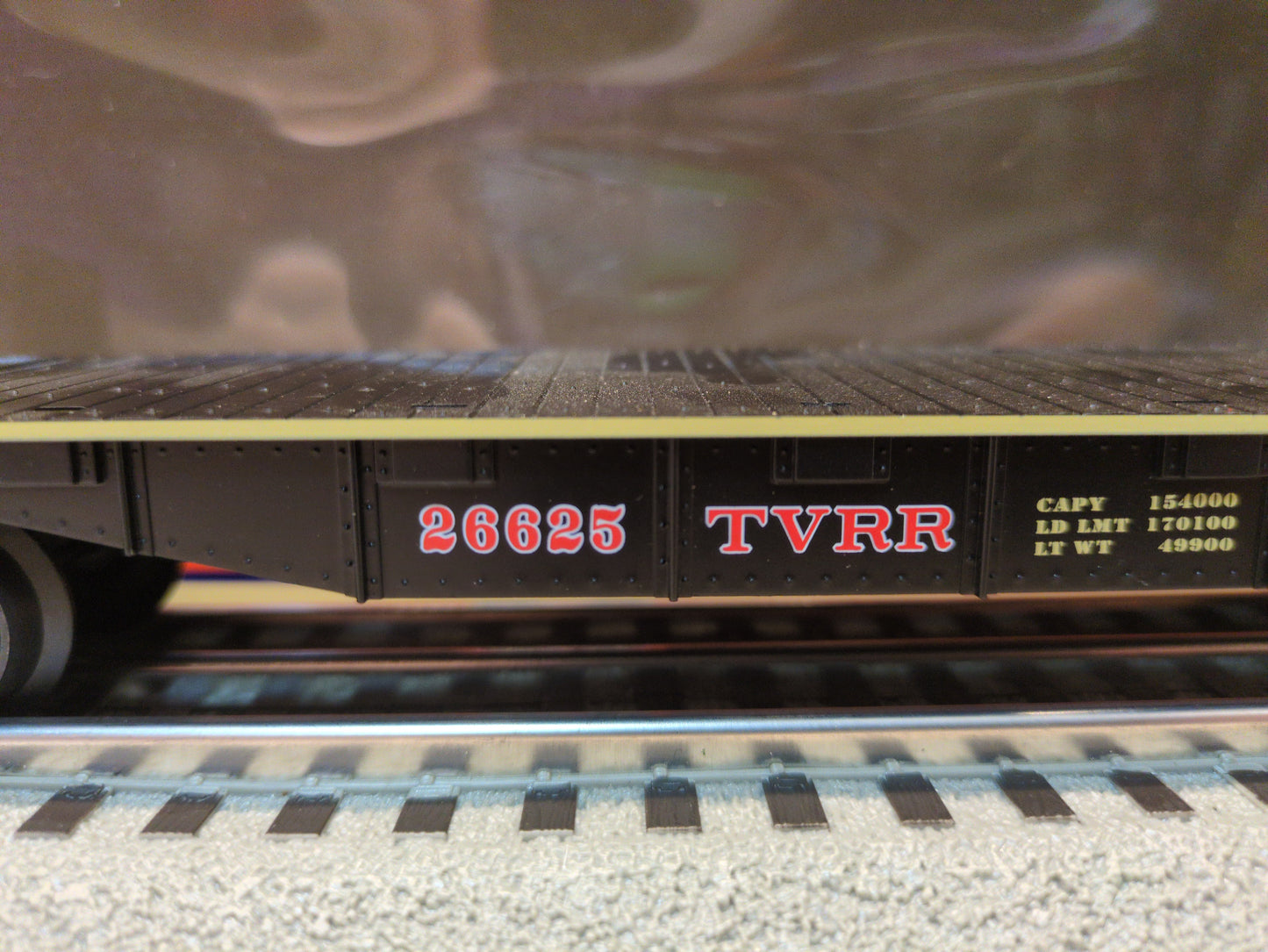Lionel Thunder Valley Flatcar with Scraper Vehicle 6-26625