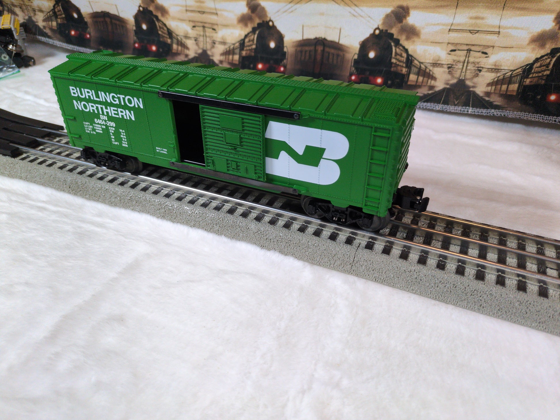 Lionel 6-29251 O Gauge Burlington Northern Boxcar #6464-299 NIB