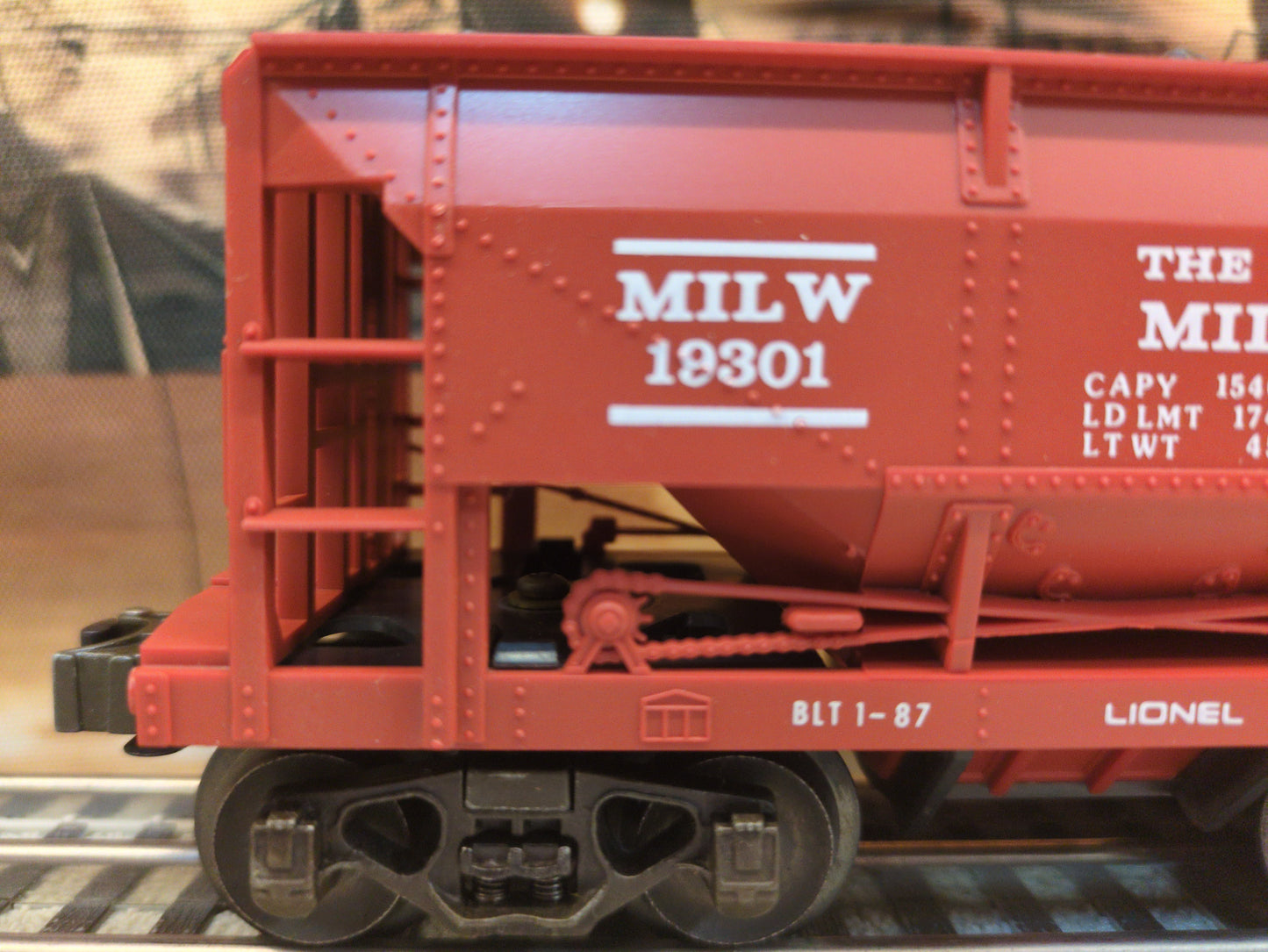 Lionel Milwaukee Road Ore Car 6-19301