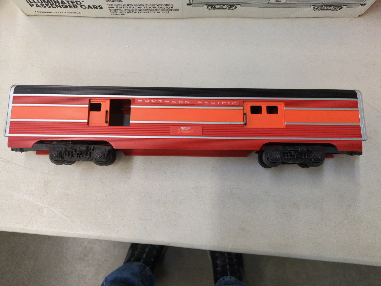 Lionel 6-9589 Southern Pacific Daylight baggage car
