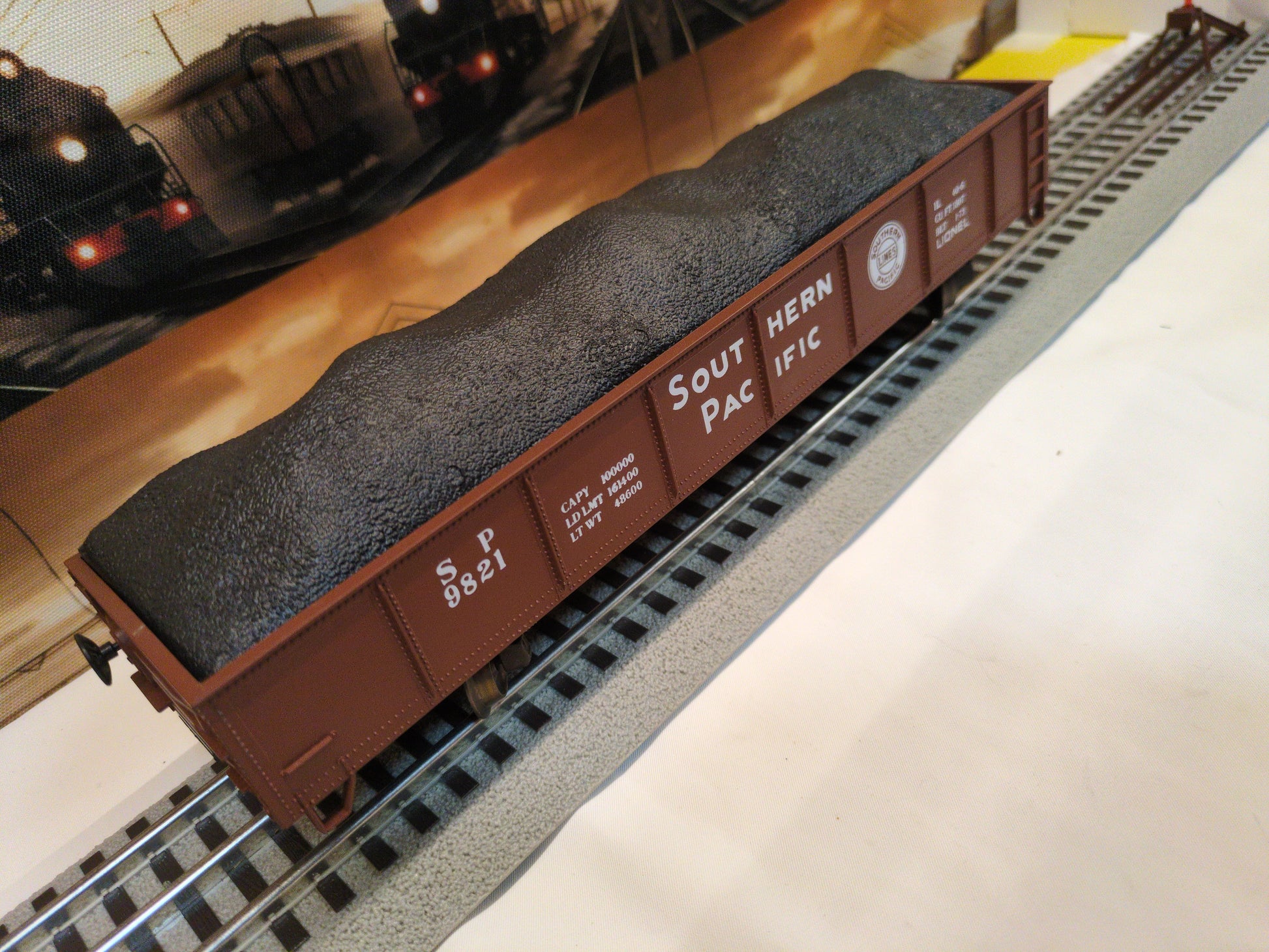 Lionel 6-9821 Southern Pacific Coal Load Gondola 