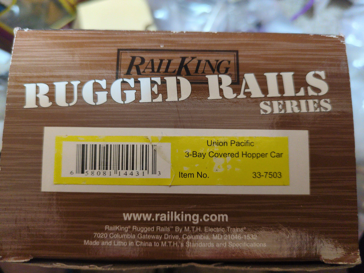 MTH Rugged Rails Union Pacific 3-Bay Covered Hopper 33-7503