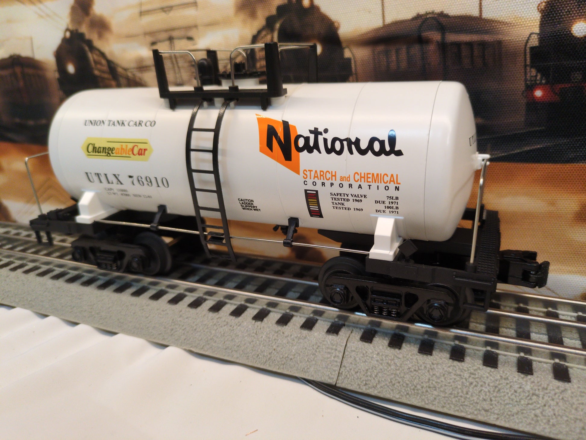 MTH 20-96004 National Starch And Chemical Tank Car 