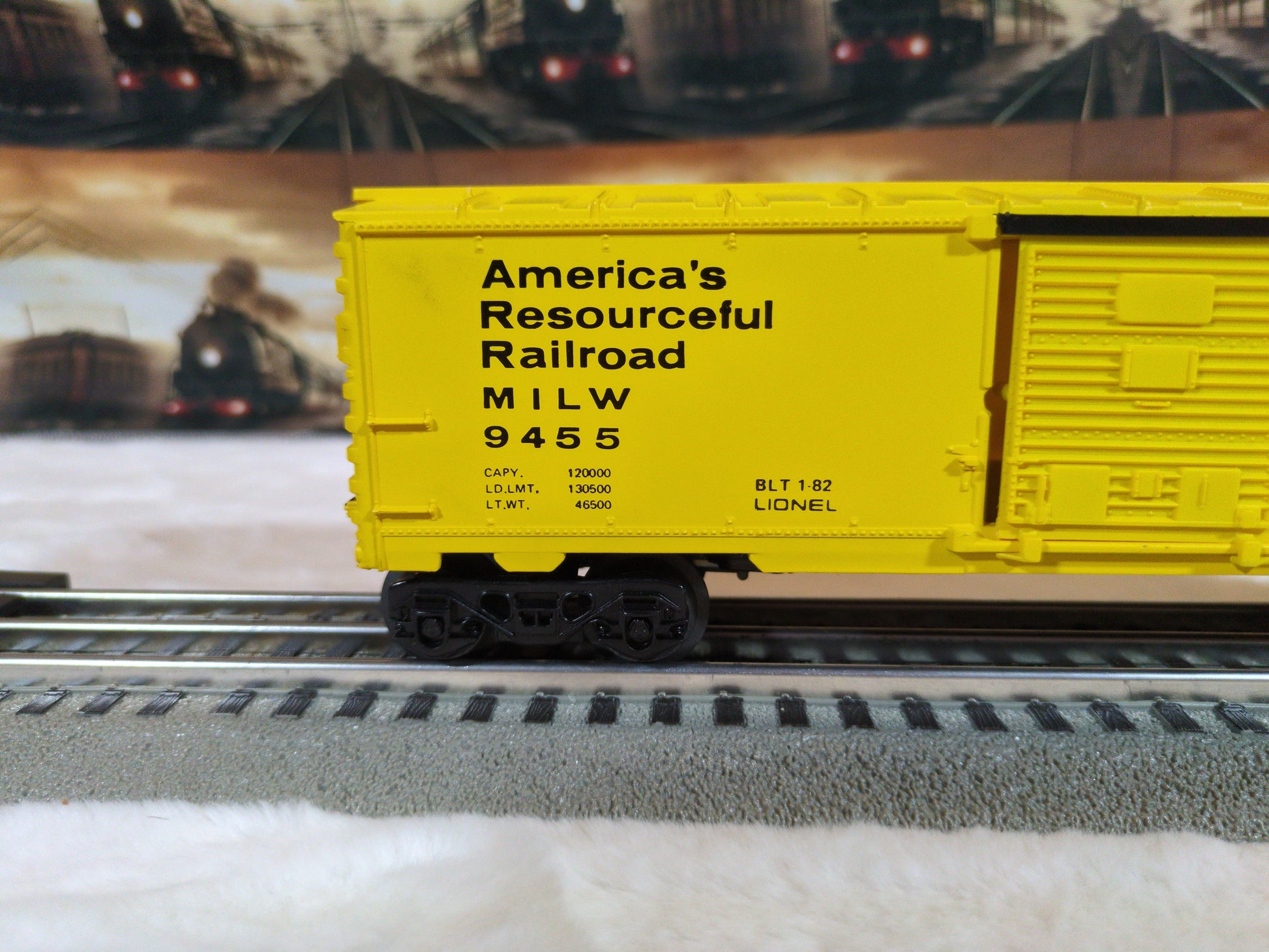 Lionel Milwaukee Road Boxcar 6-9455