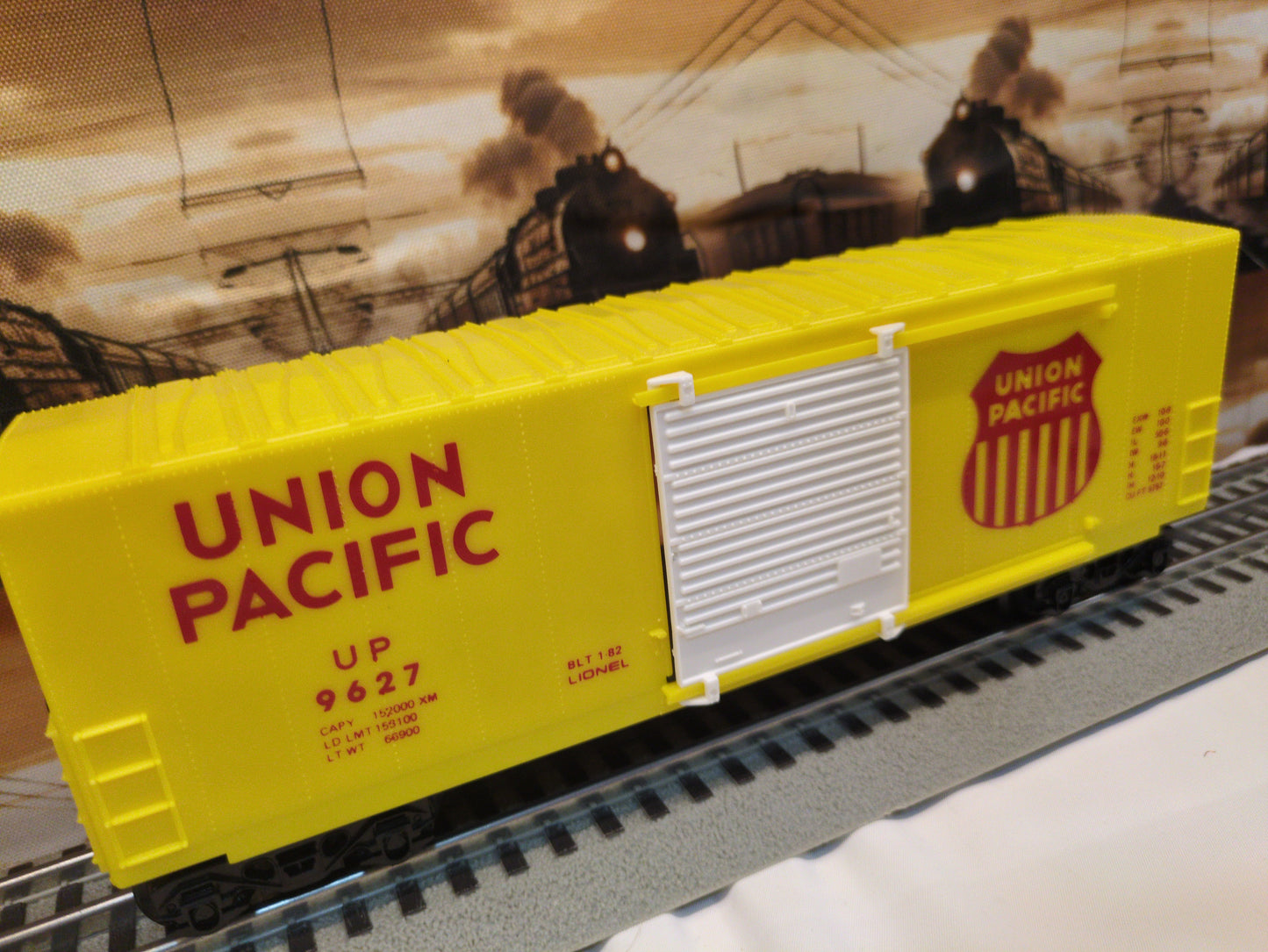 Lionel Union Pacific Hi-Cube Boxcar 6-9627