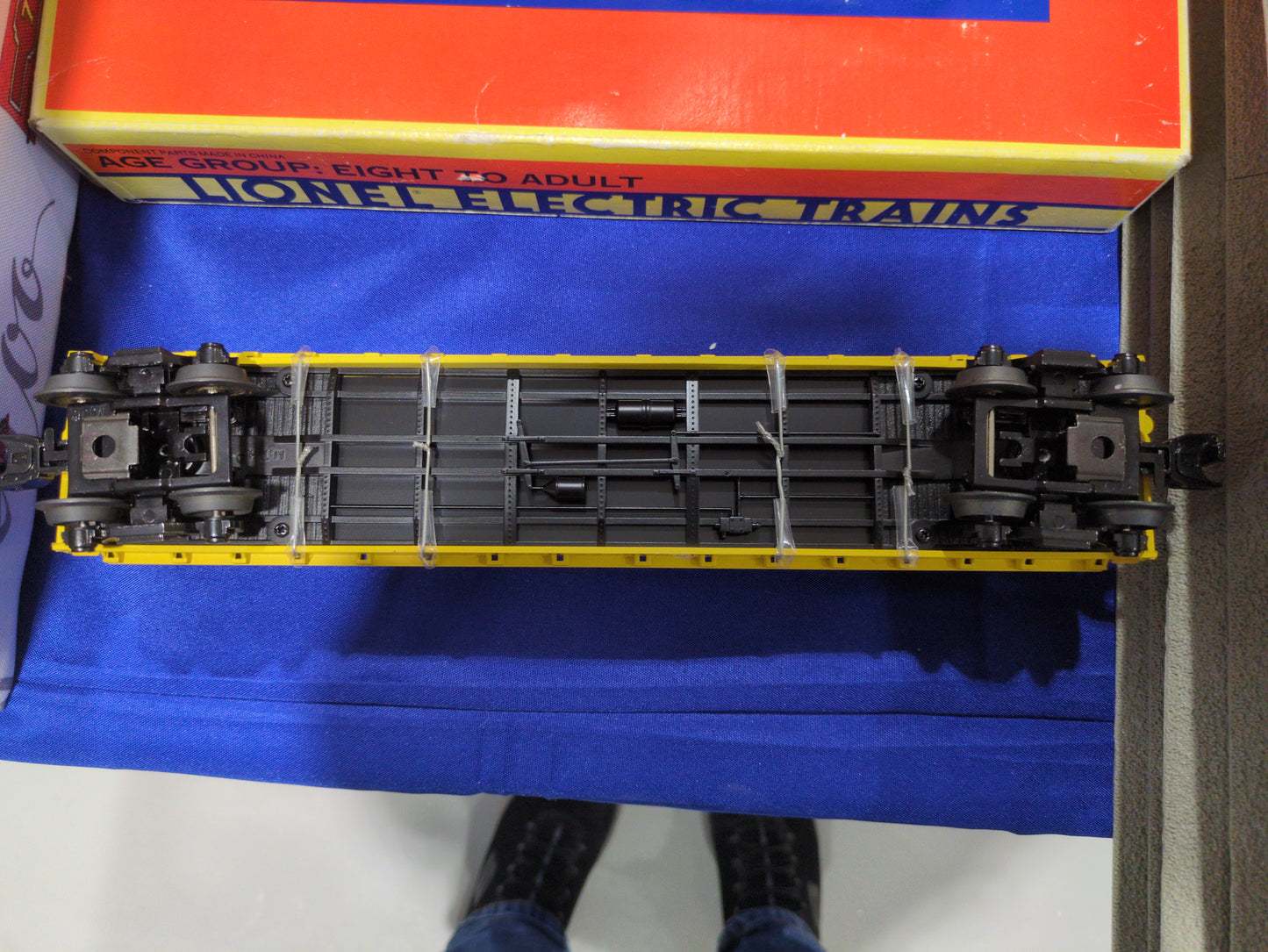 MTH RailKing Milwaukee Road Flatcar with PT Cruisers 30-76351