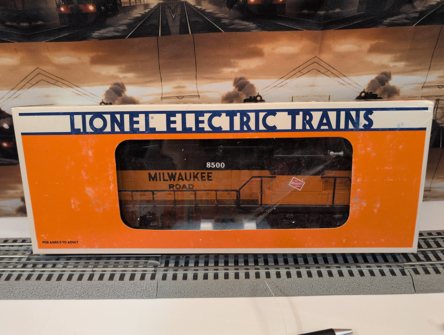 Lionel Milwaukee Road GP9 Diesel Locomotive 6-18500