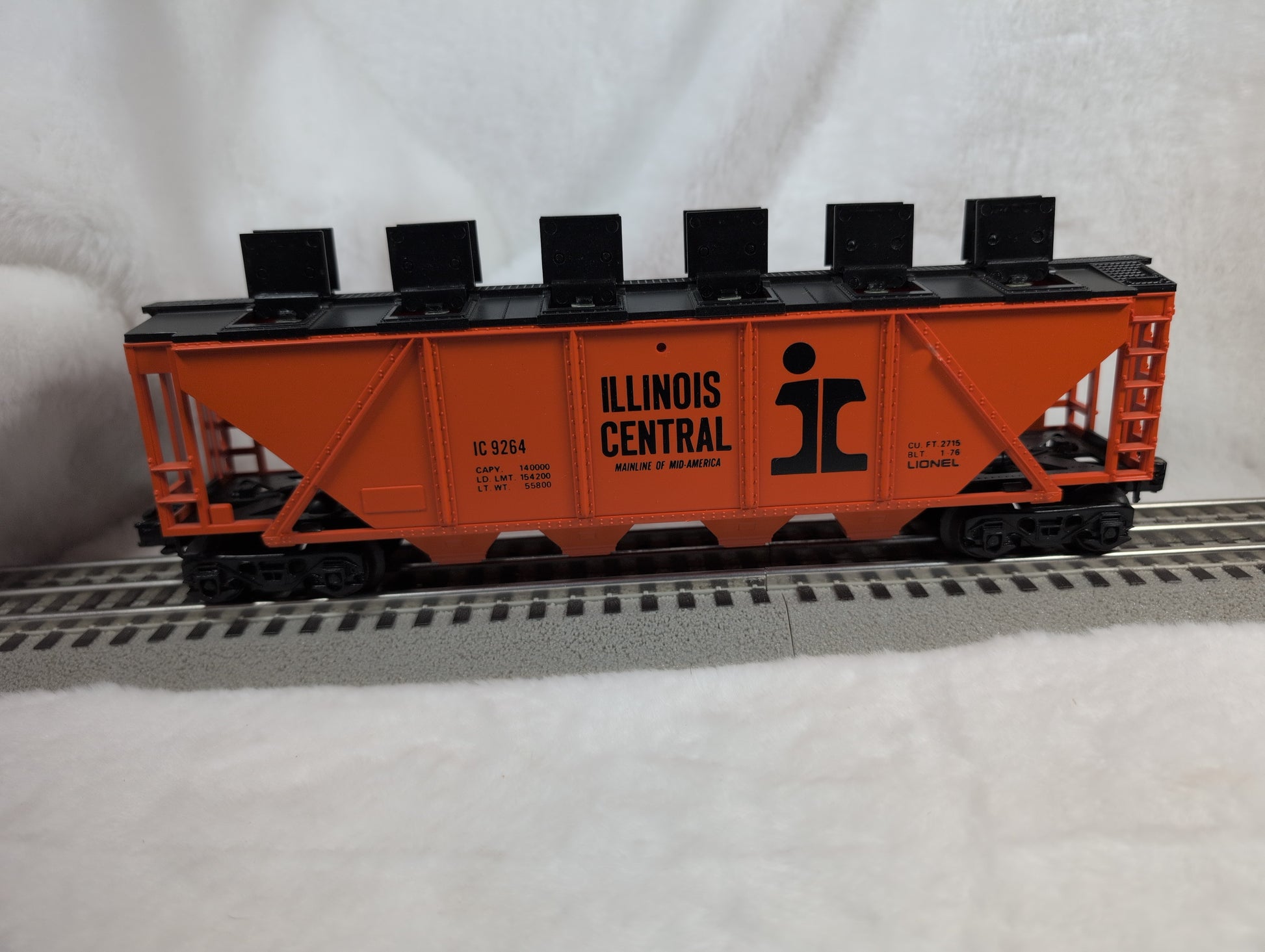 Lionel Illinois Central Covered Hopper 6-9264