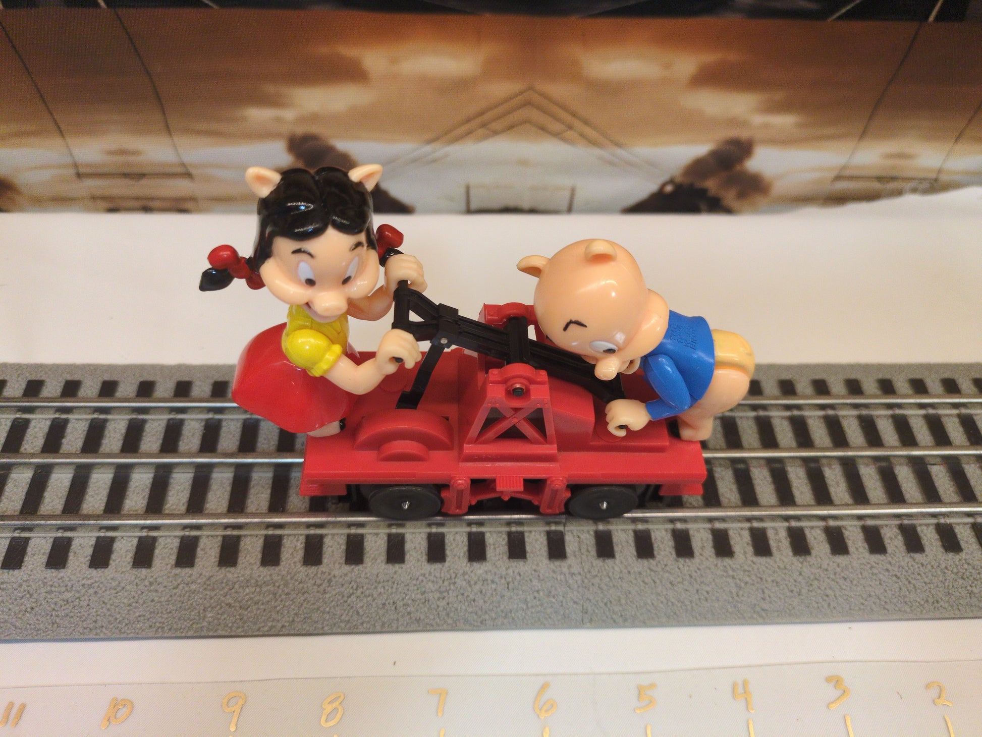 Lionel Porky & Petunia Operating Handcar 6-18434