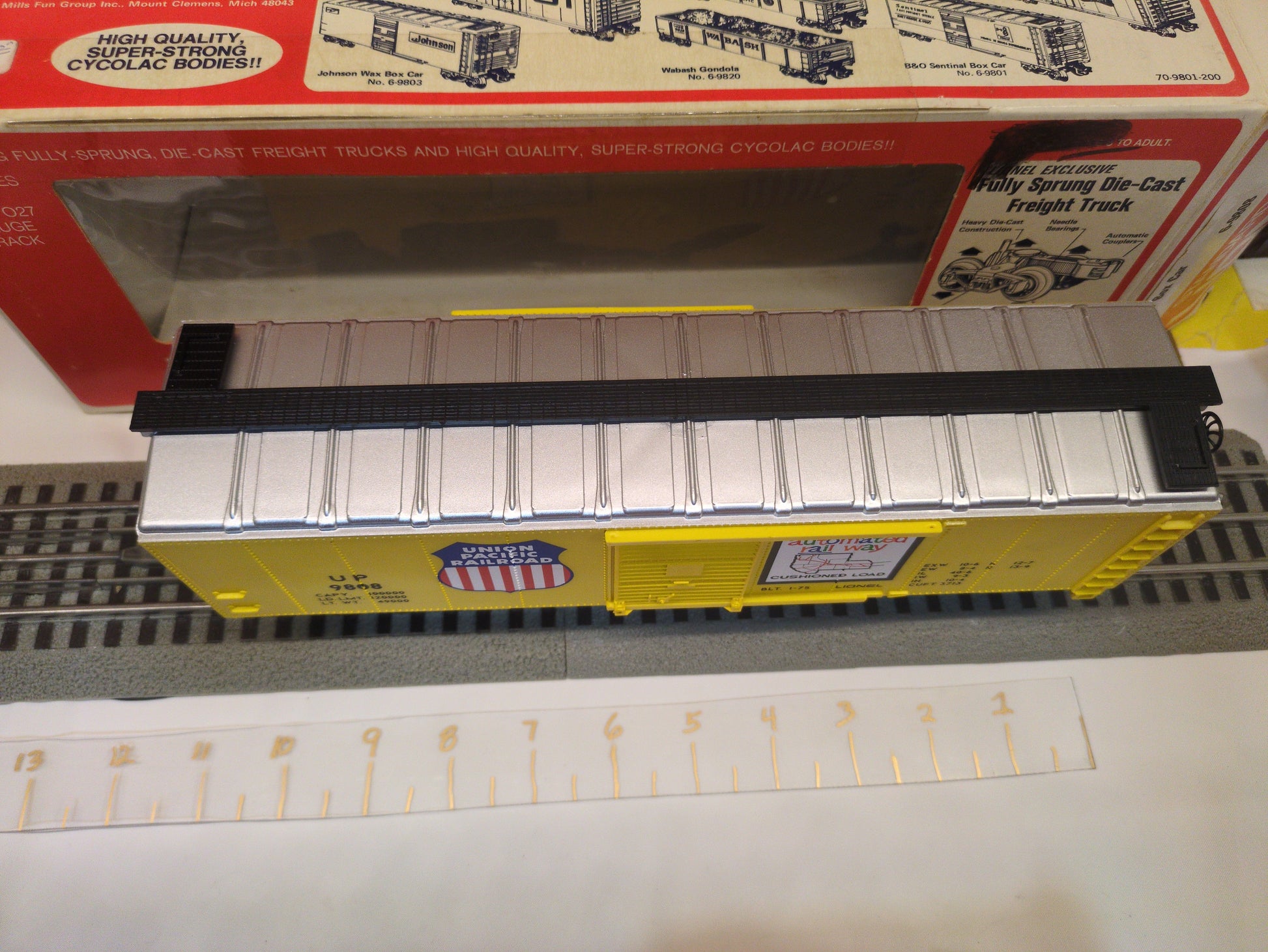 Lionel Union Pacific Box Car 6-9808 — second unit