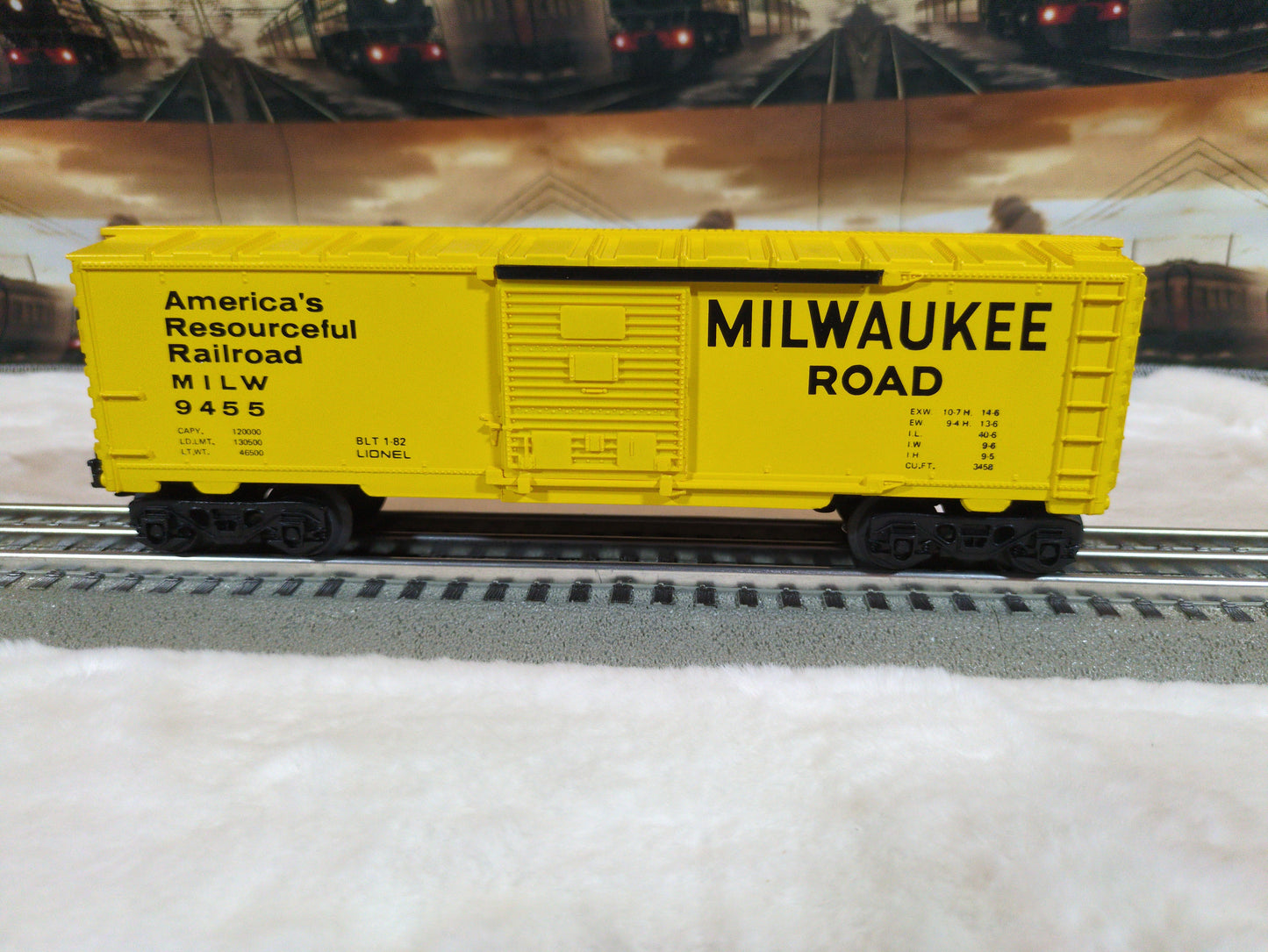 Lionel Milwaukee Road Boxcar 6-9455