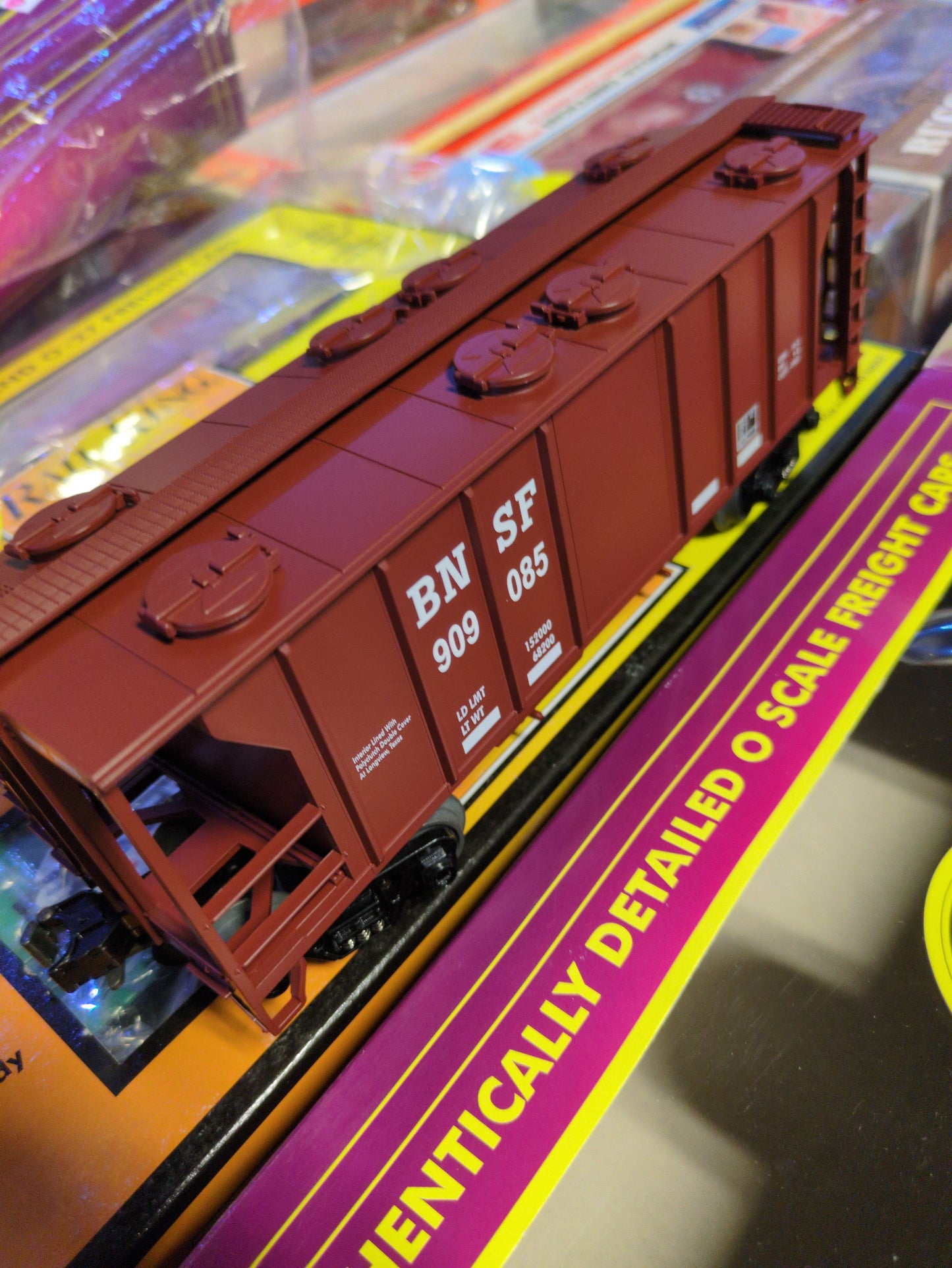 MTH 20-90010E BNSF Hopper Car 