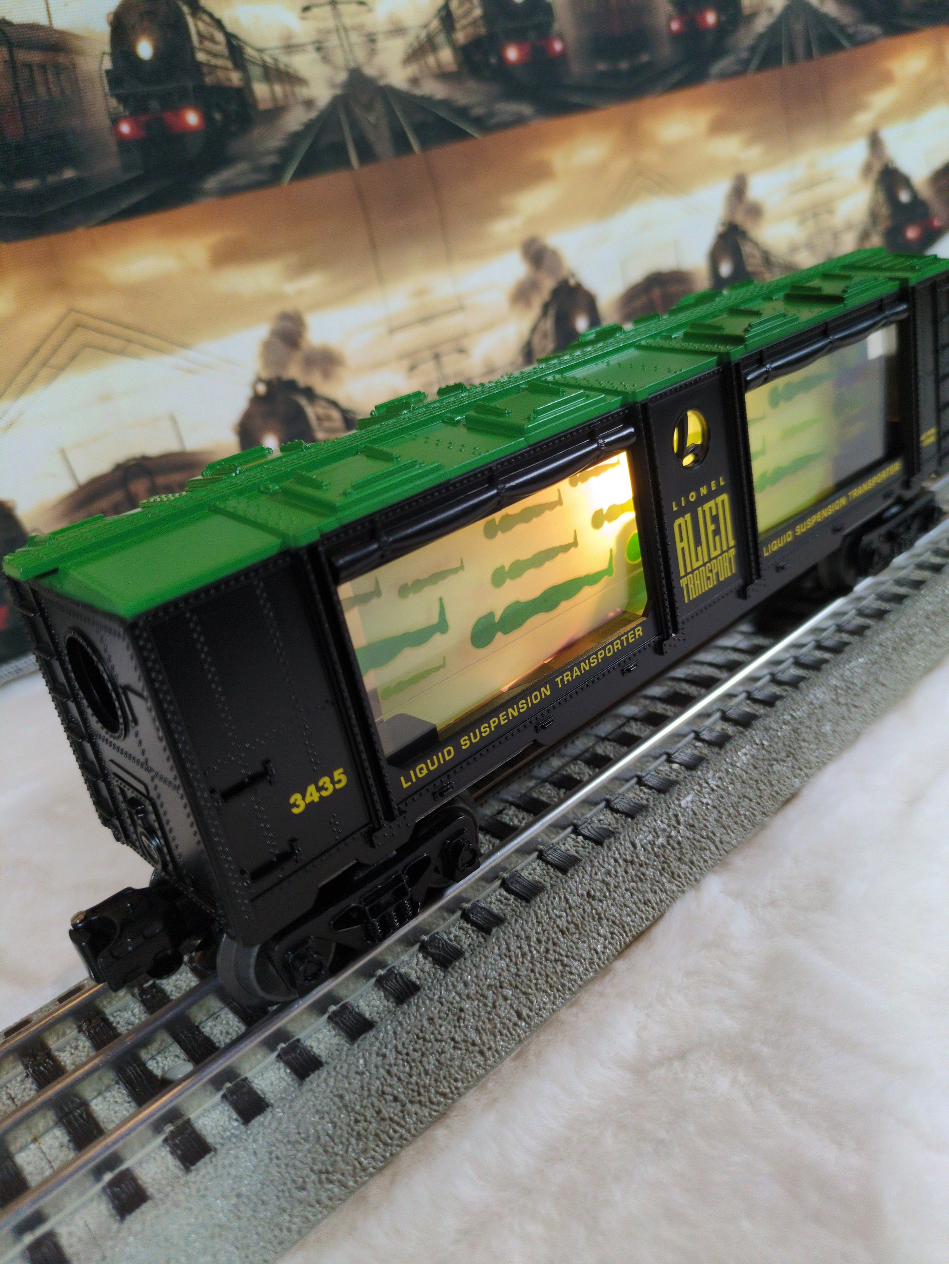 LIONEL ALIEN TRANSPORT LIGHTED AQUARIUM TRAIN CAR 6-19869 O GAUGE 1999