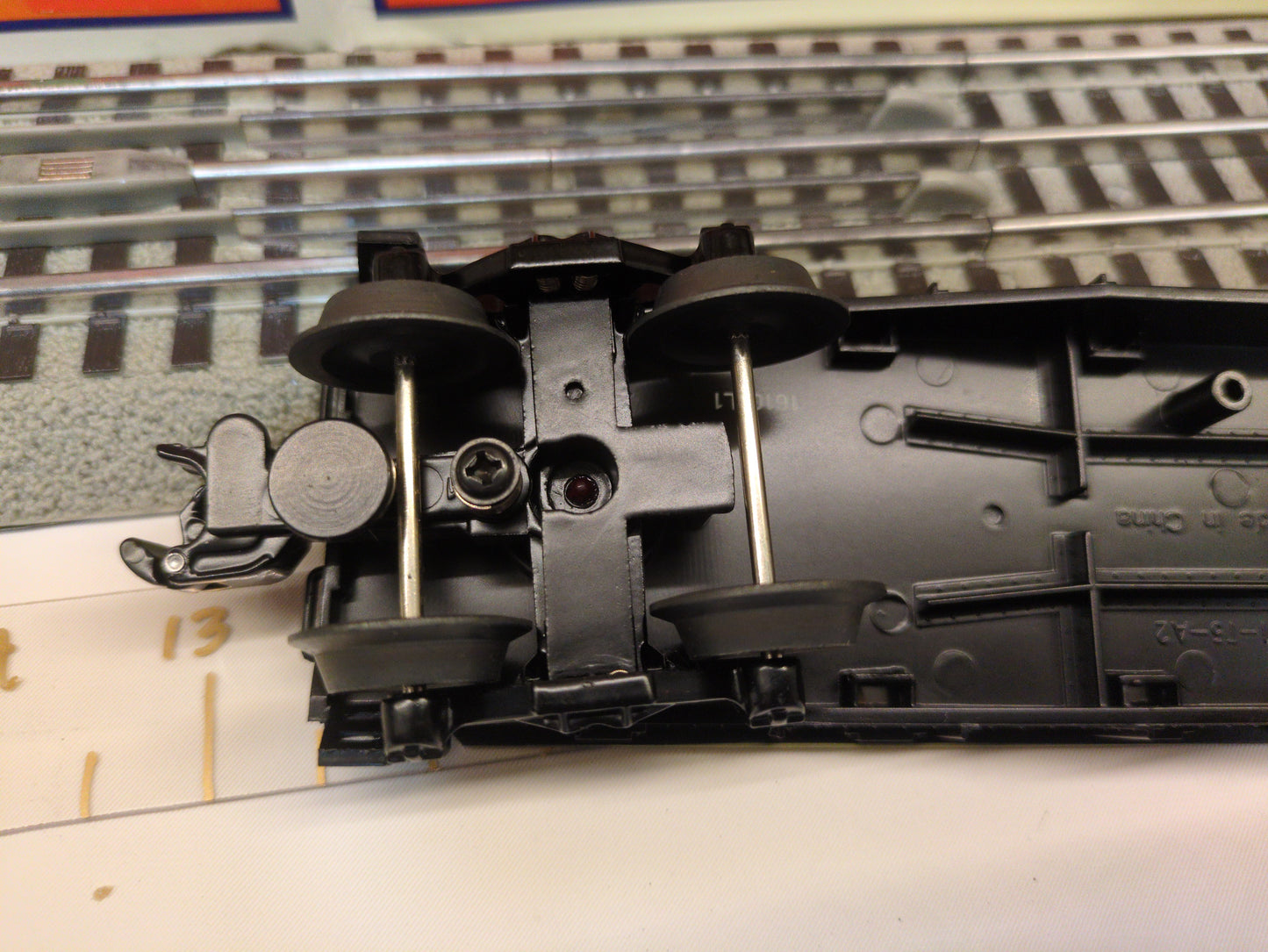 Lionel Thunder Valley Flatcar with Scraper Vehicle 6-26625