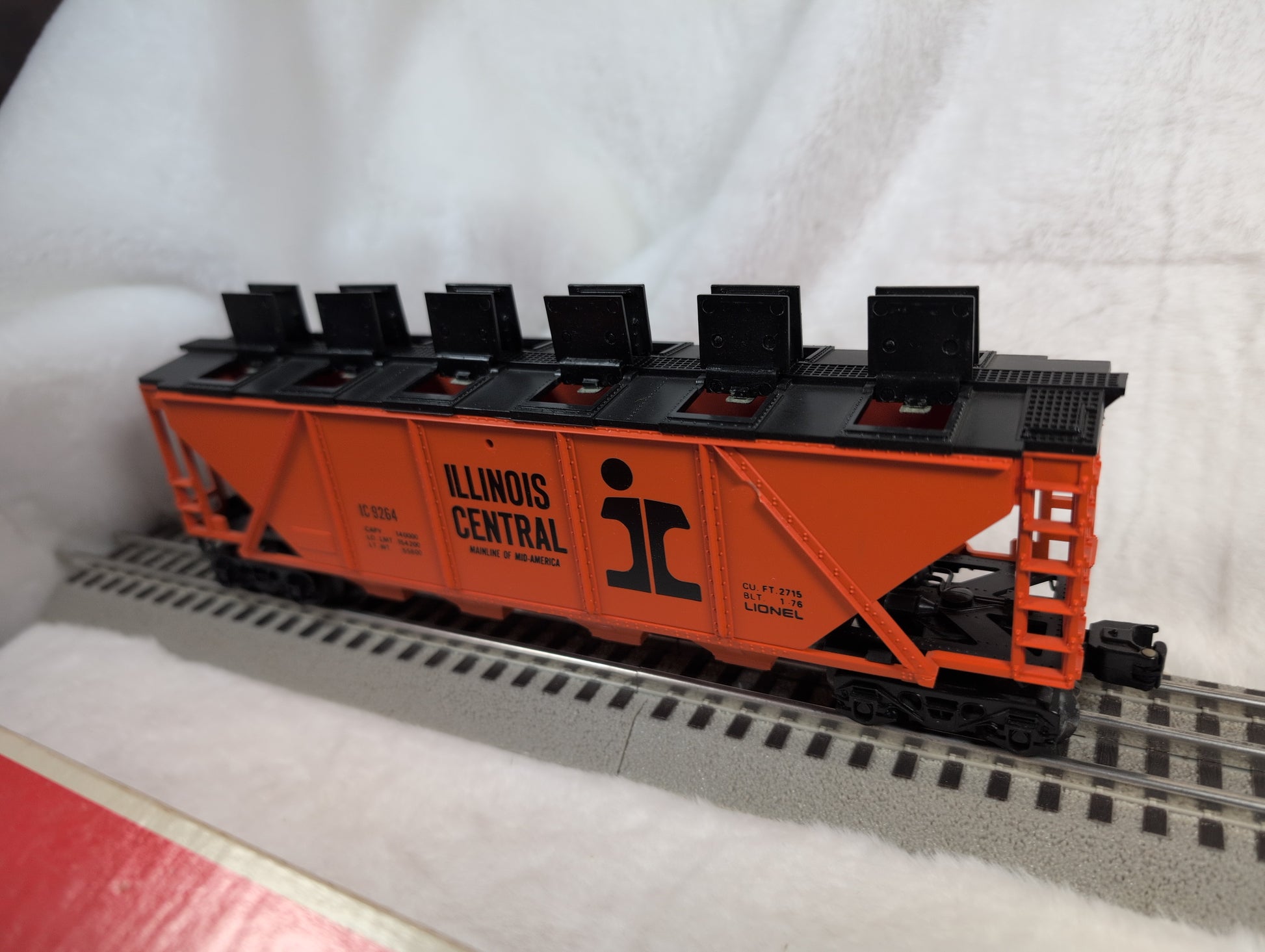 Lionel 6-9264 Illinois Central Covered Hopper Car 