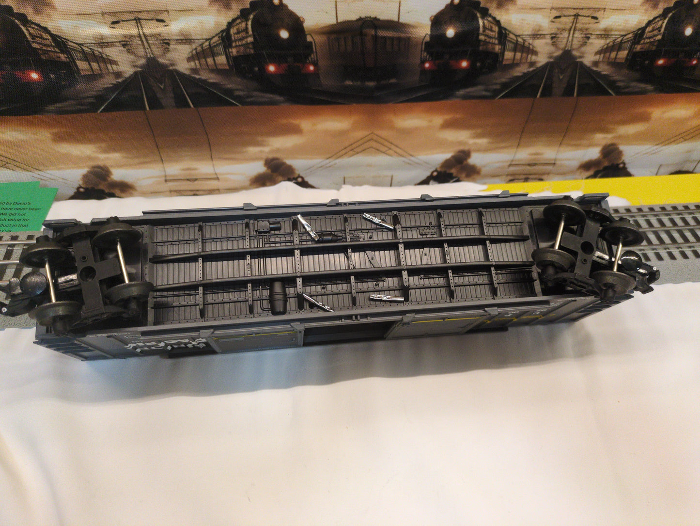 Lionel Southern Pacific/Union Pacific Merger Auto Frames Double Door Boxcar 6-17232