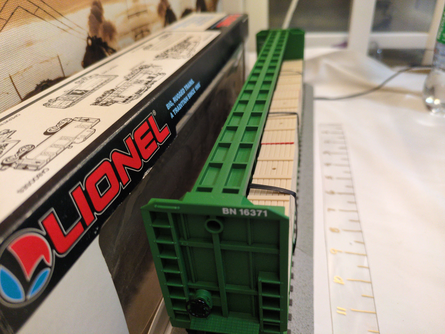 Lionel Burlington I-Beam Flatcar with Wood Load 6-16371
