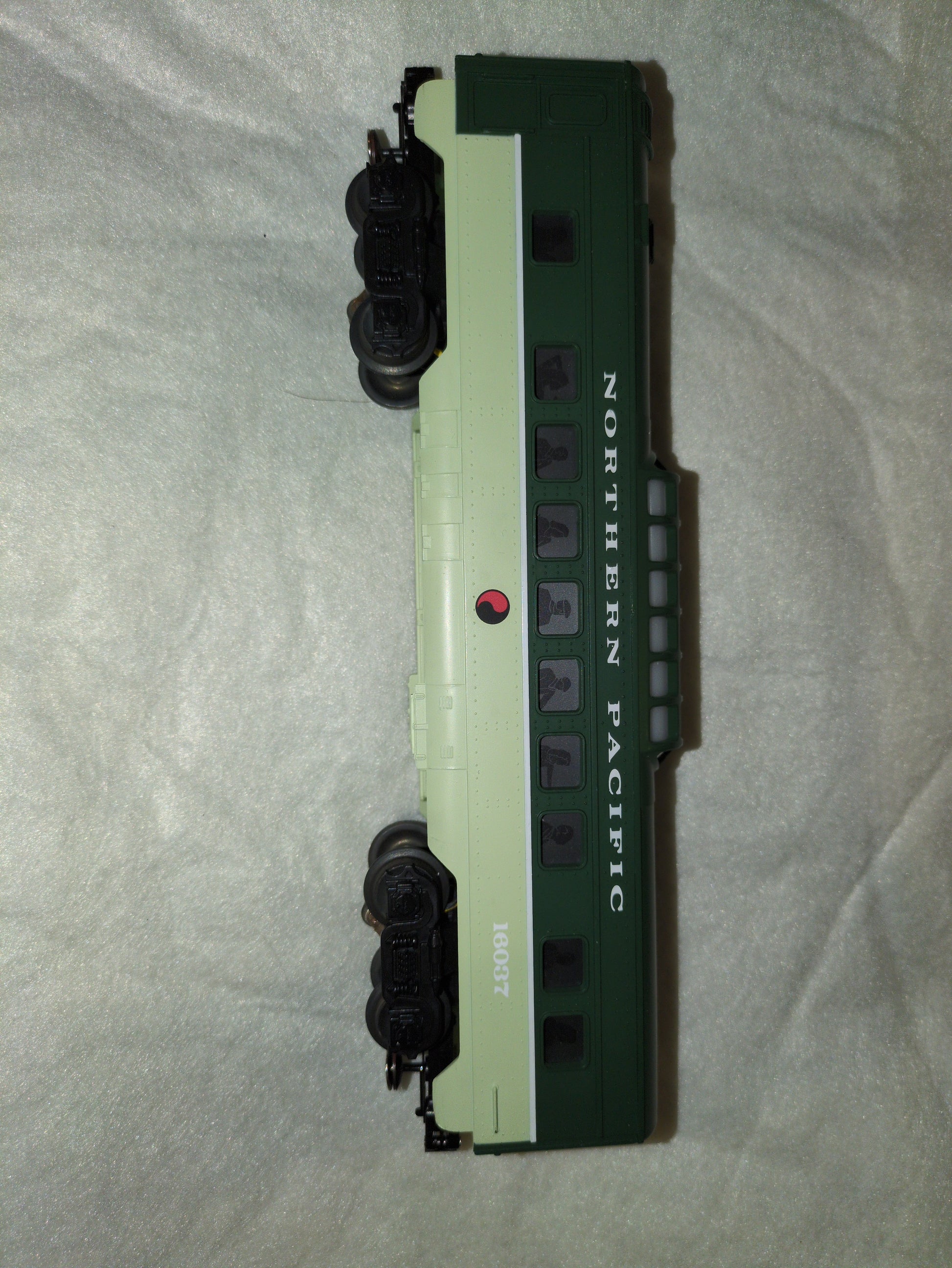 Lionel 6-16037-02 Northern Pacific Vista Dome Car 