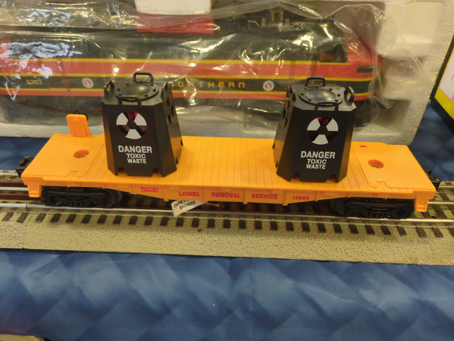 Lionel Lines Tank Car 6-16666