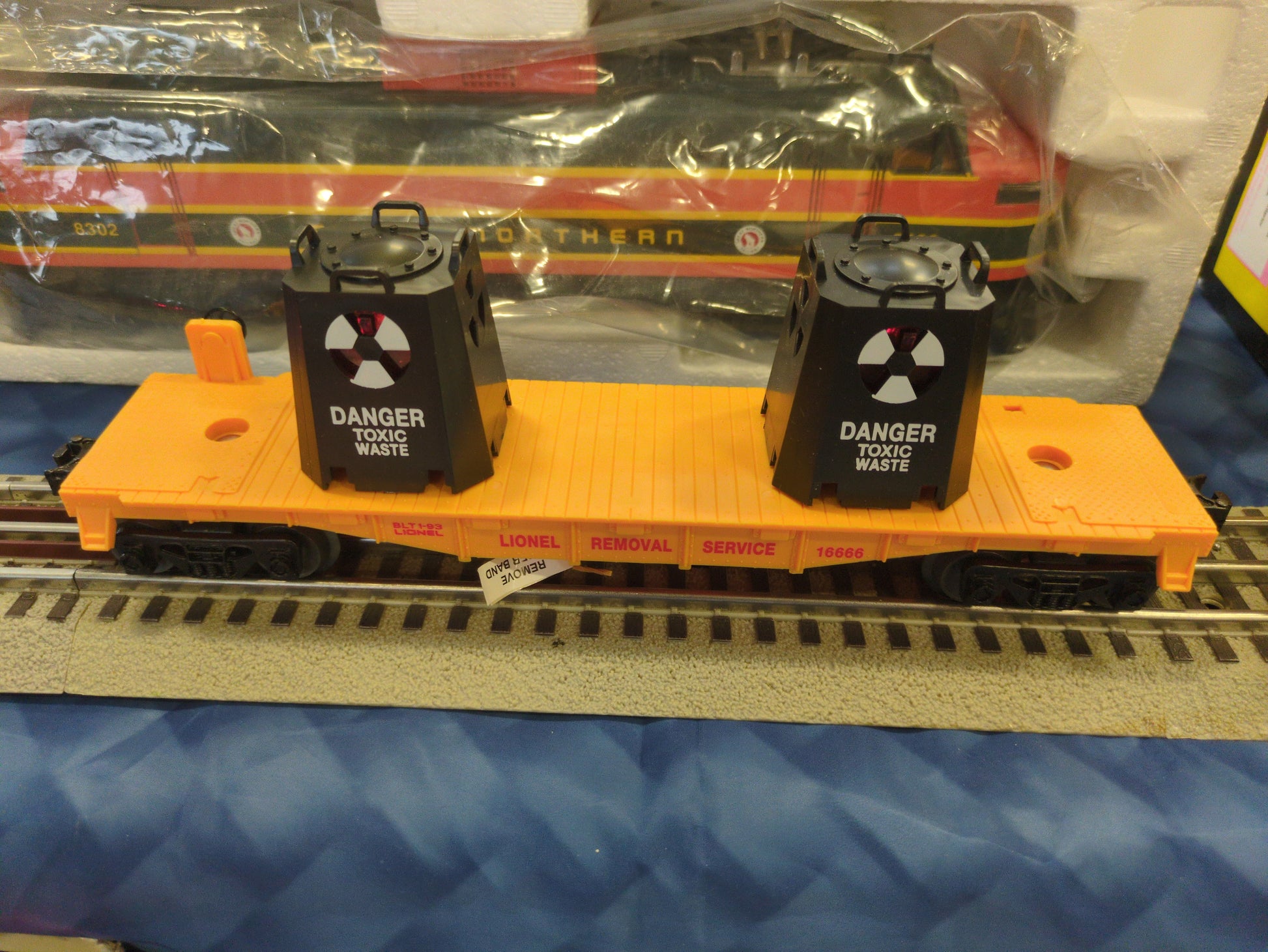 Lionel Lines Tank Car 6-16666