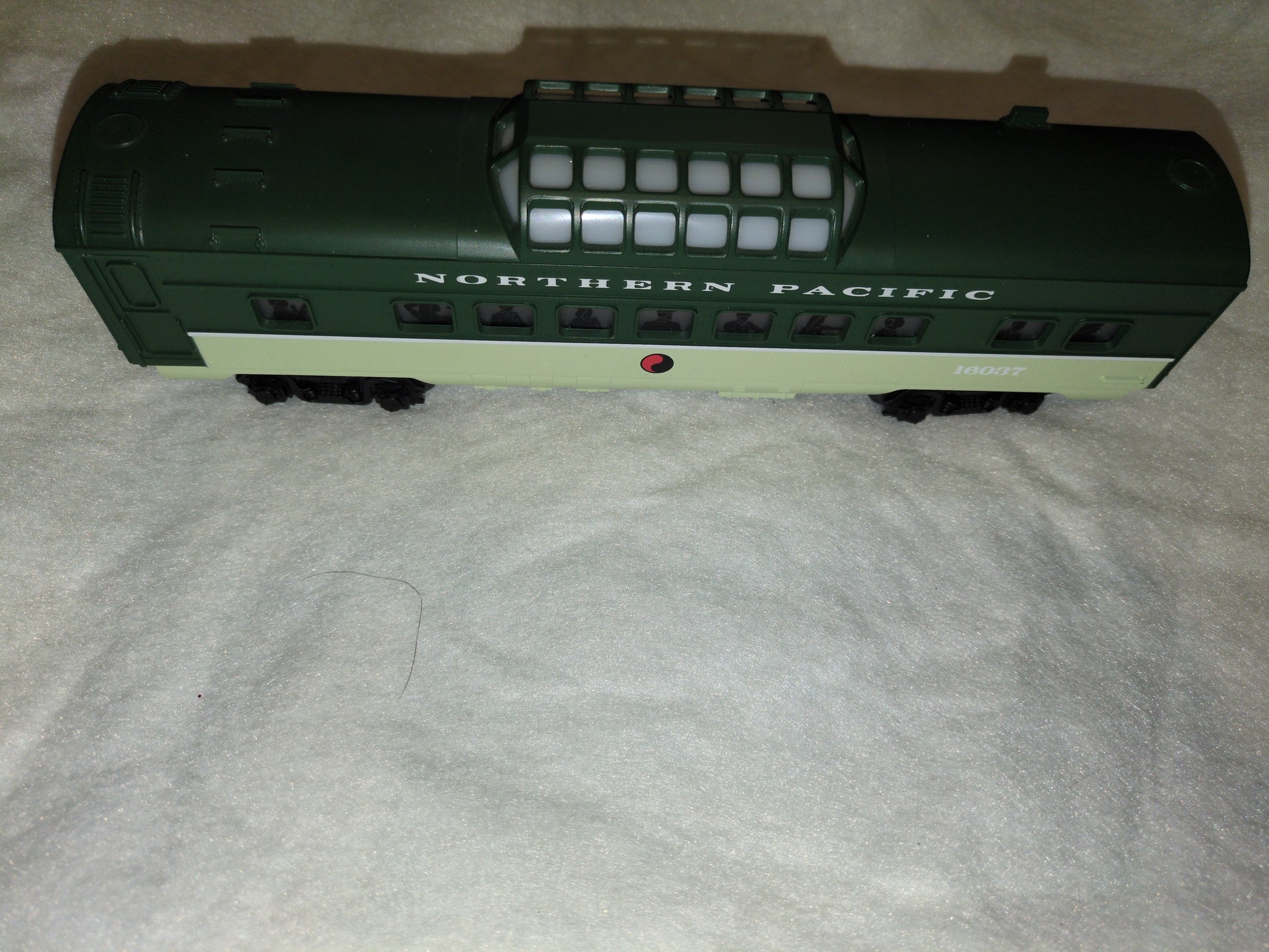 Lionel Northern Pacific Vista Dome Car 6-16037-02