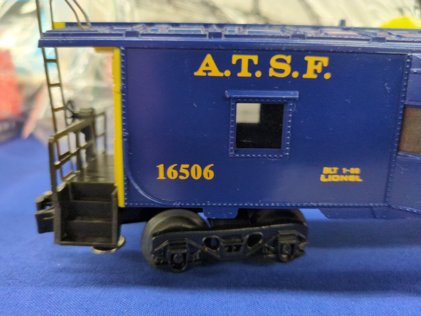 Lionel Santa Fe Bay Window Caboose 6-16506