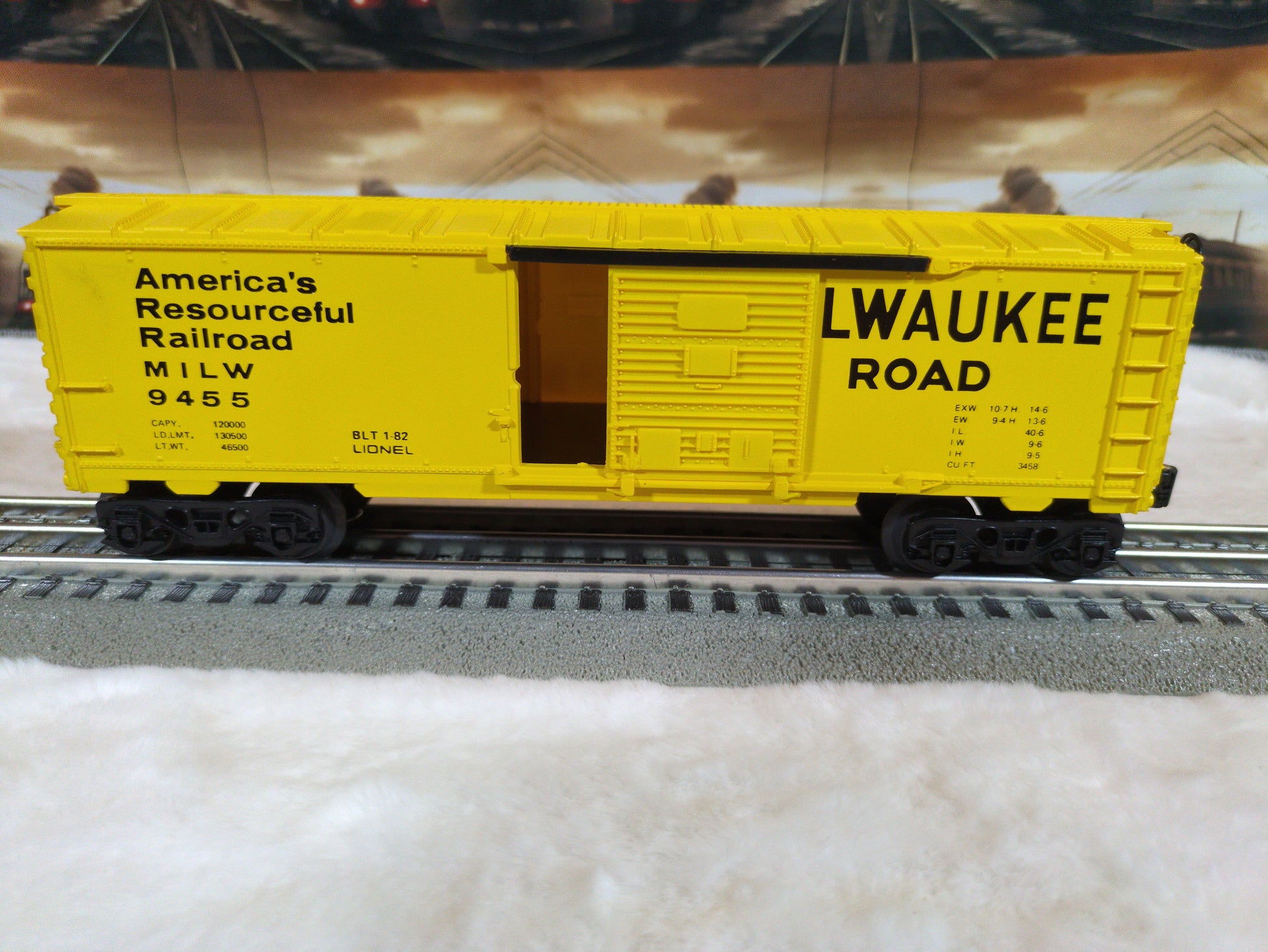 Lionel Milwaukee Road Boxcar 6-9455
