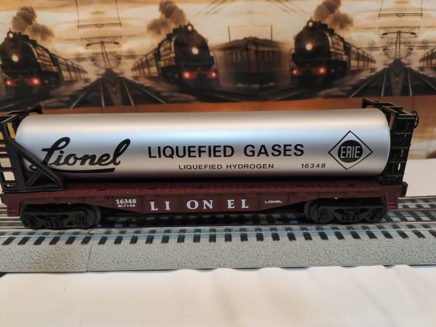 Lionel 6-16348 With LP Tank Flatcar 